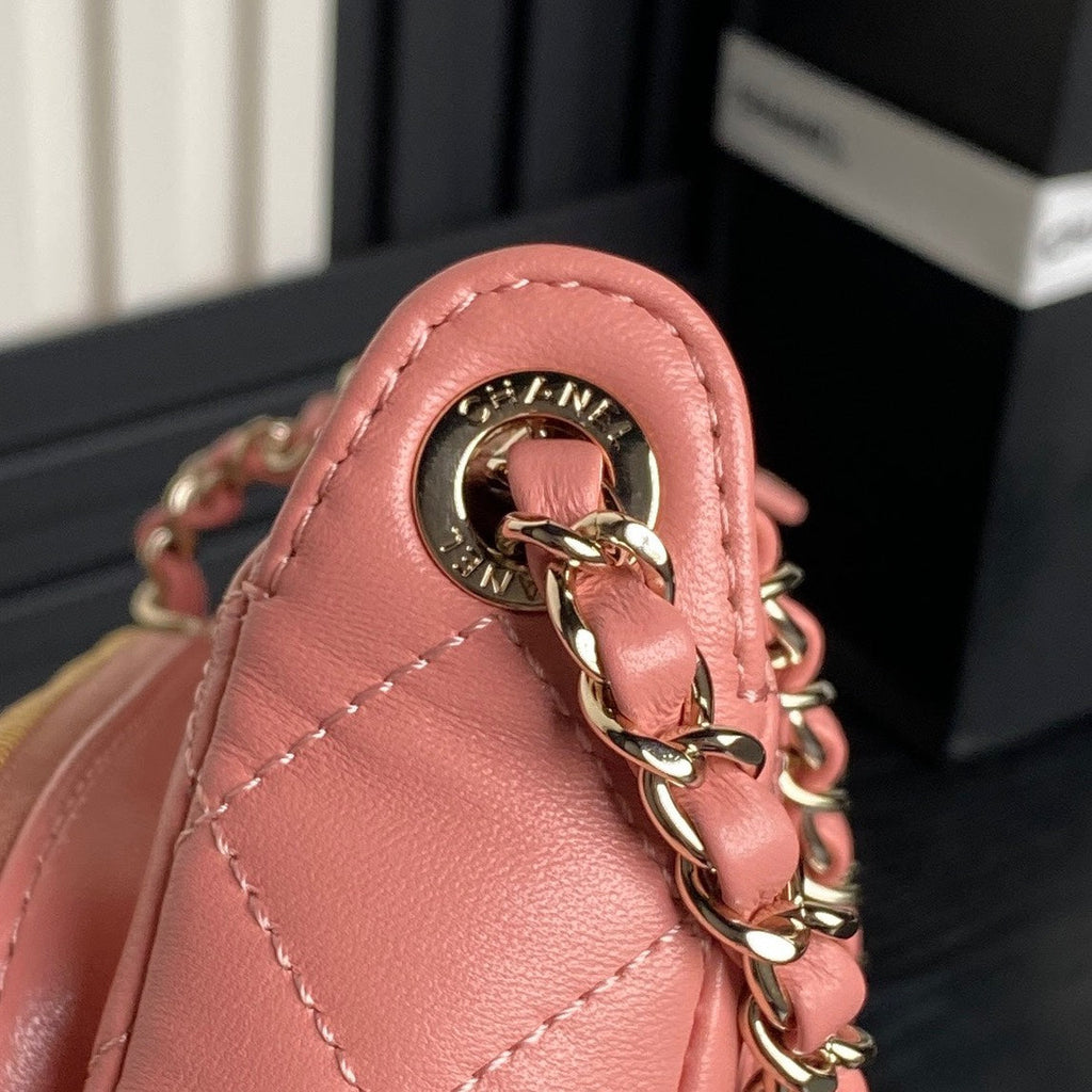 CC 25C CLUTCH WITH STRAP 21CM LIGHT PINK CALFSKIN