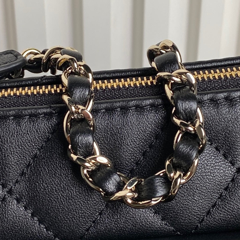 CC 25C CLUTCH WITH STRAP 21CM BLACK CALFSKIN