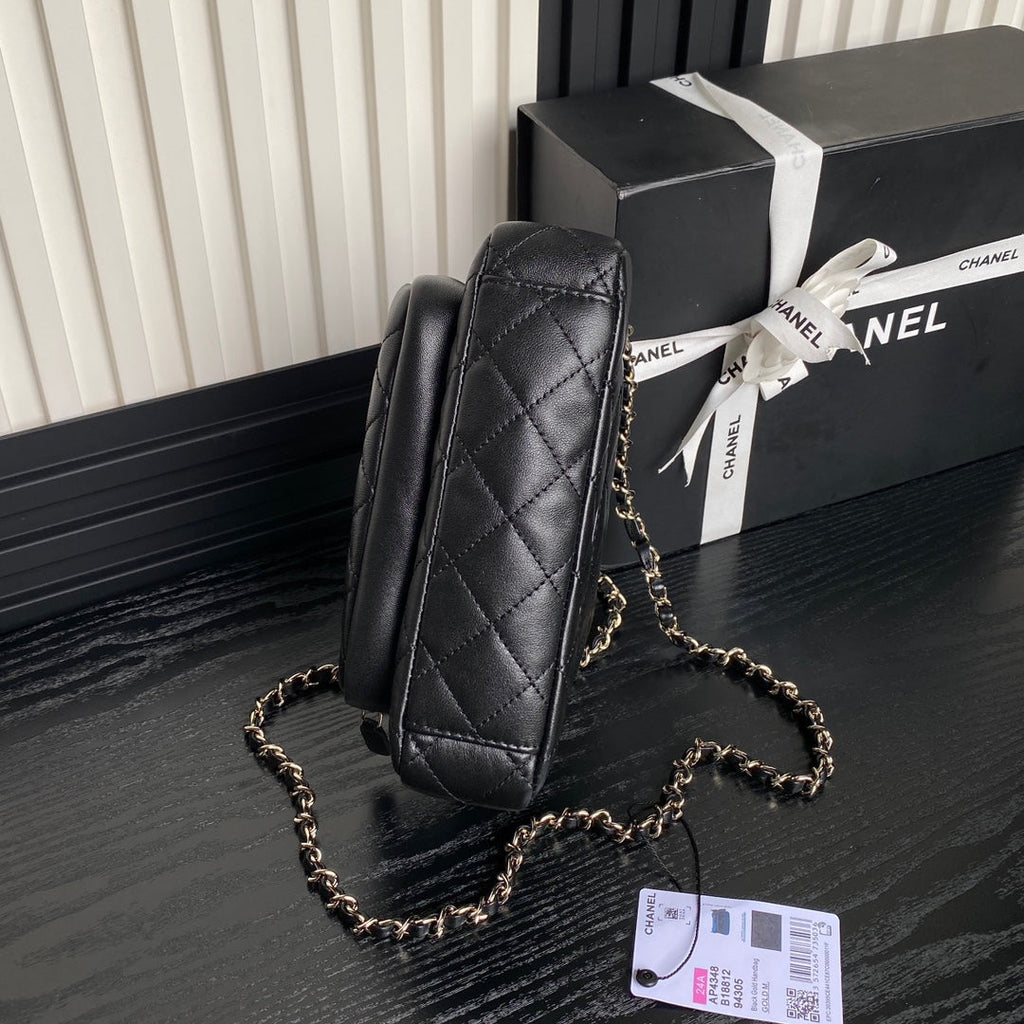 Pochette CC 25C avec bandoulière 21 cm en cuir de veau noir