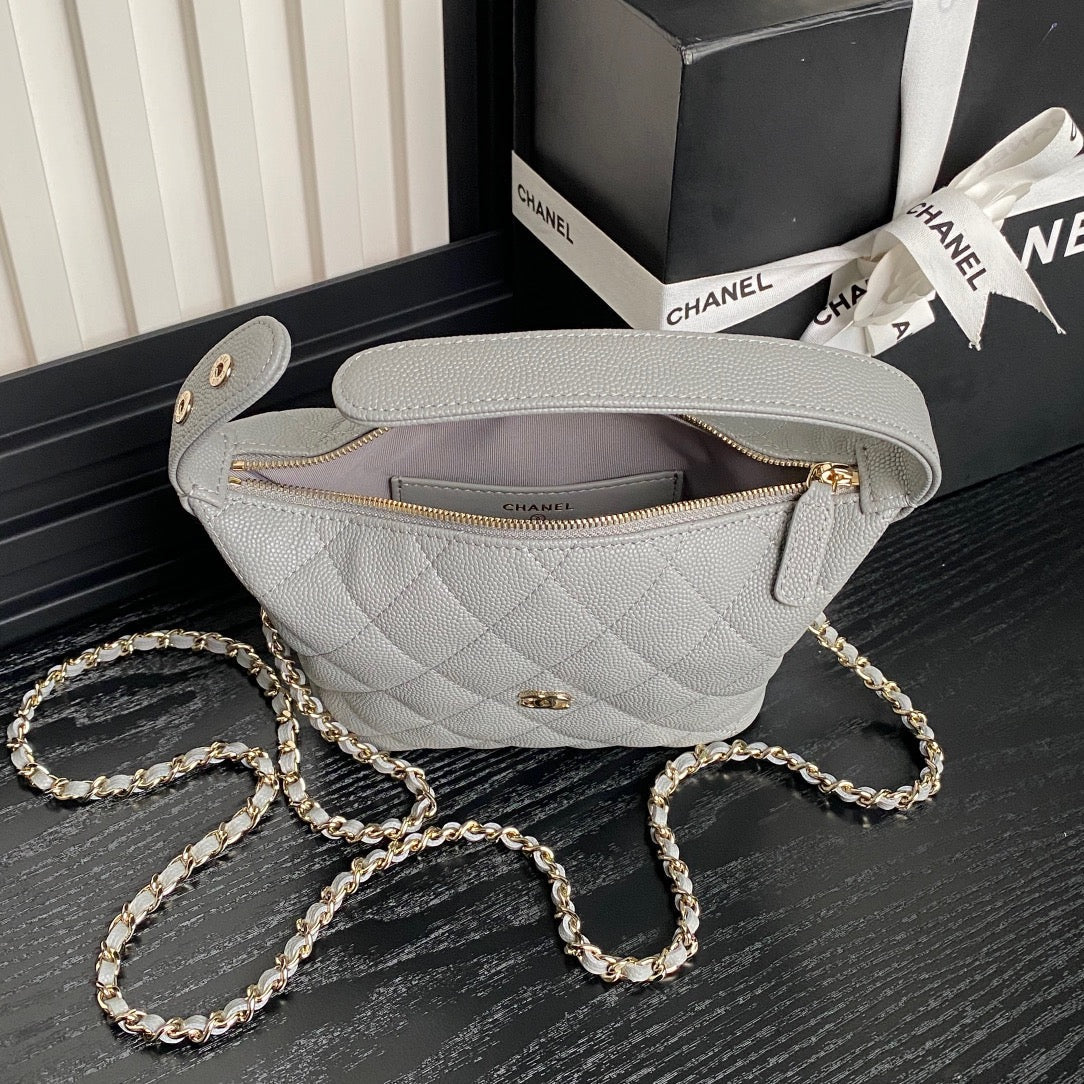 Sac Hobo CC 25C 21,5 cm avec poignée supérieure en cuir de veau grainé gris