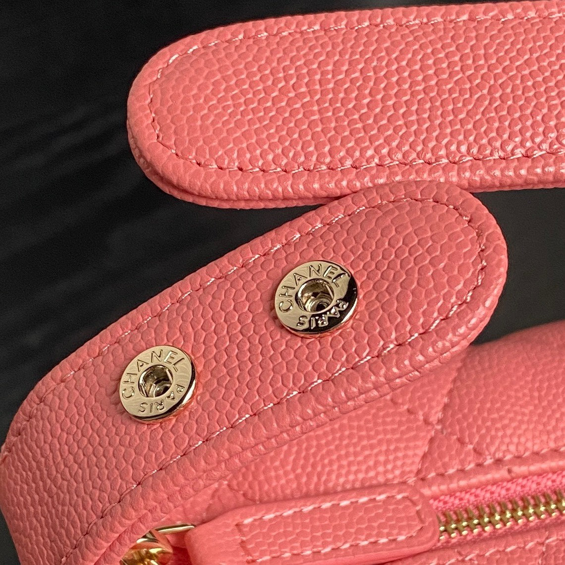 Sac Hobo CC 25C 21,5 cm avec poignée supérieure en cuir de veau grainé rose foncé