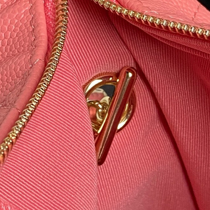Sac Hobo CC 25C 21,5 cm avec poignée supérieure en cuir de veau grainé rose foncé