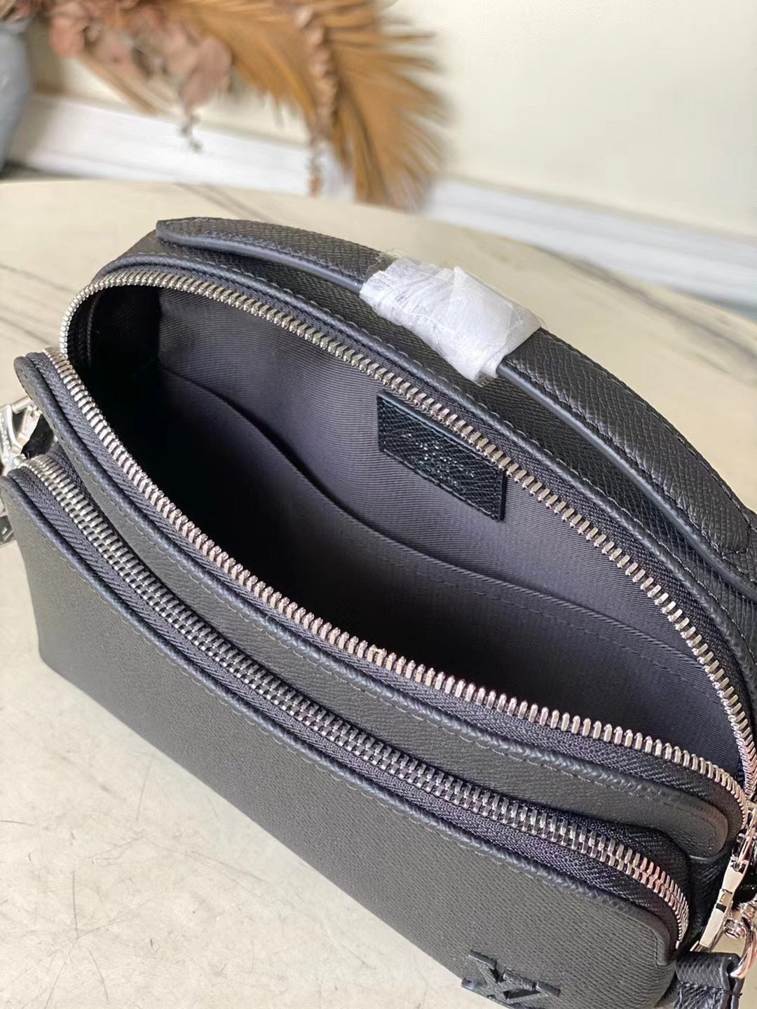 AVENUE MESSENGER 22 EN CUIR DE VEAU NOIR