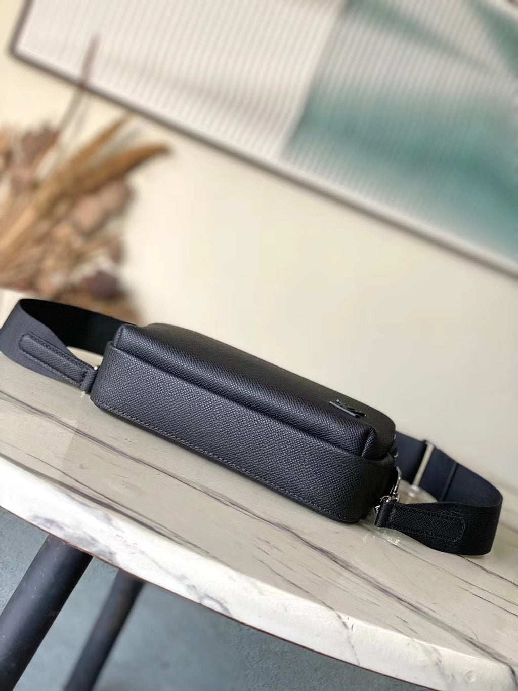 AVENUE MESSENGER 22 EN CUIR DE VEAU NOIR