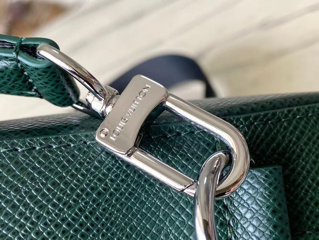 AVENUE MESSENGER 22 EN CUIR DE VEAU VERT FORÊT