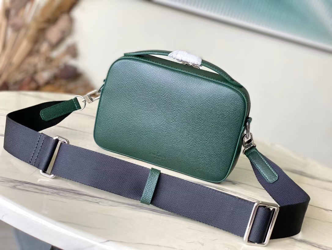 AVENUE MESSENGER 22 EN CUIR DE VEAU VERT FORÊT