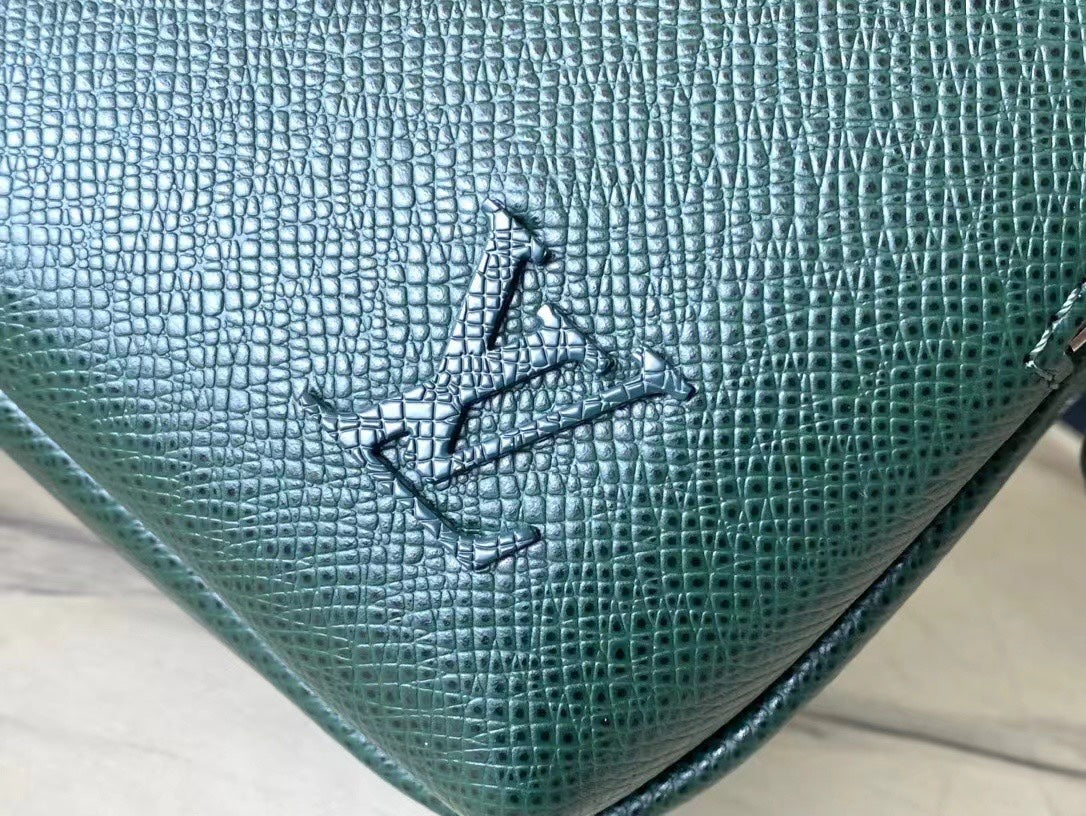AVENUE MESSENGER 22 EN CUIR DE VEAU VERT FORÊT