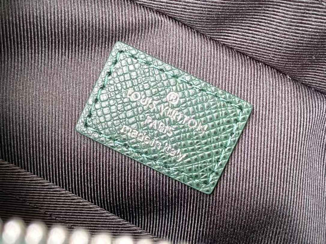AVENUE MESSENGER 22 EN CUIR DE VEAU VERT FORÊT