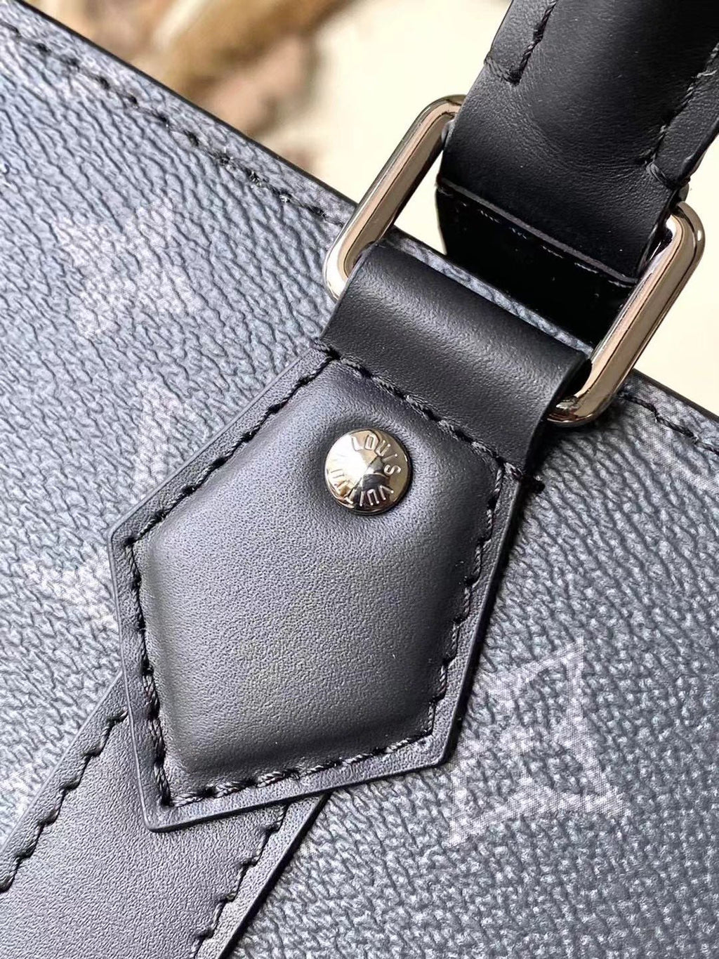 SAC PLAT 24H 41 EN TOILE MONOGRAMME ECLIPSE GRIS FONCÉ