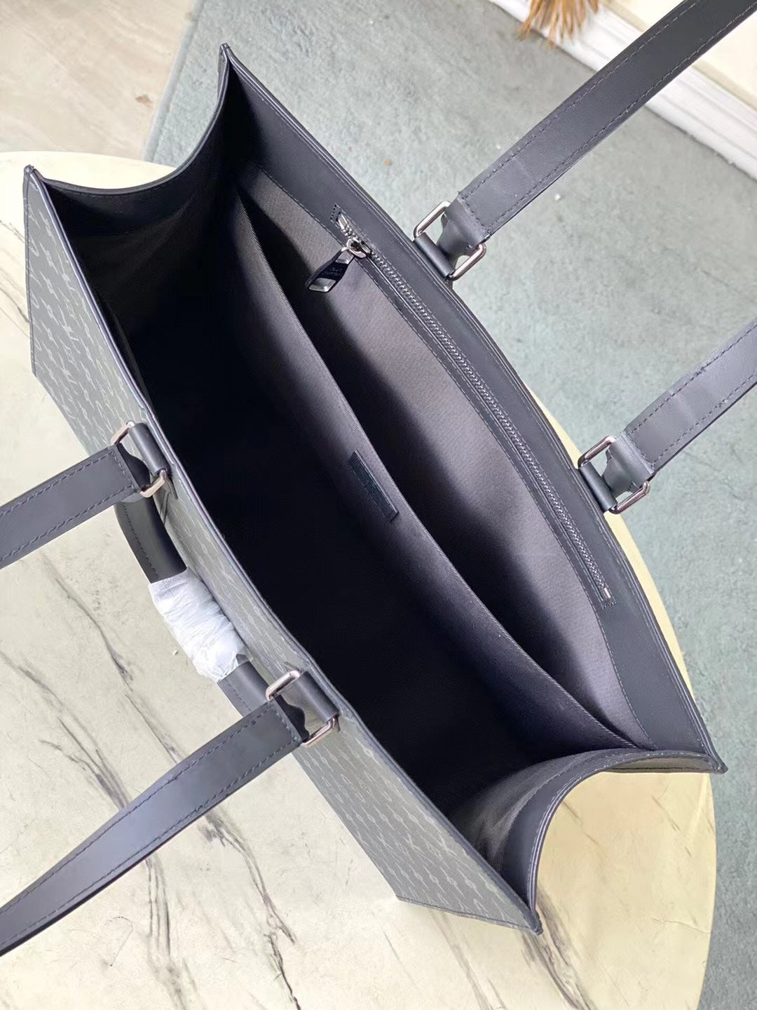 SAC PLAT 24H 41 EN TOILE MONOGRAMME ECLIPSE GRIS FONCÉ