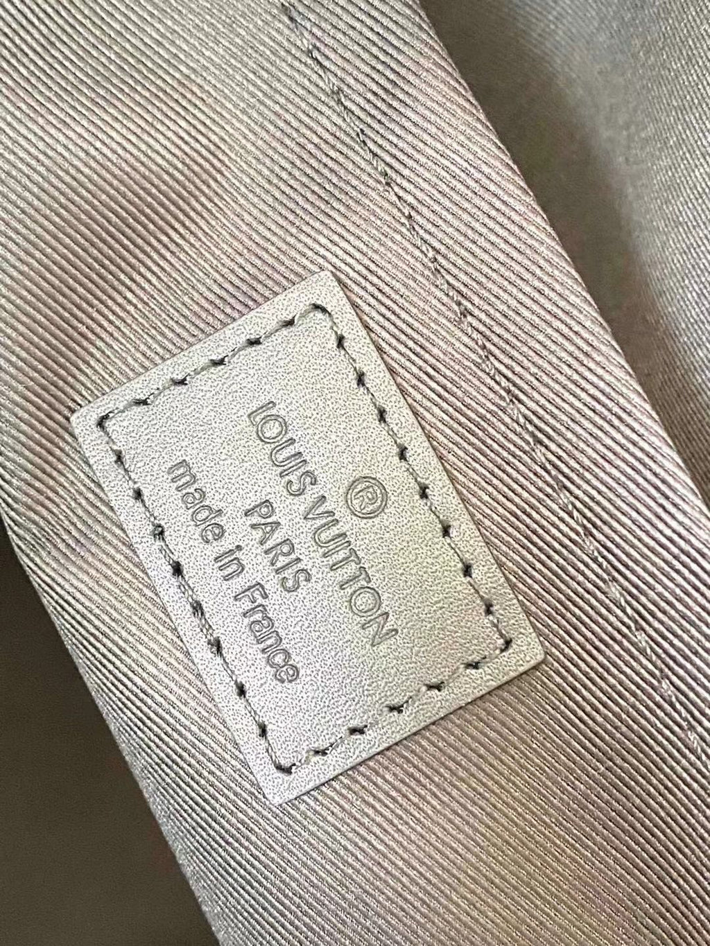 SAC PLAT 24H 41 EN TOILE MONOGRAMME ECLIPSE GRIS FONCÉ