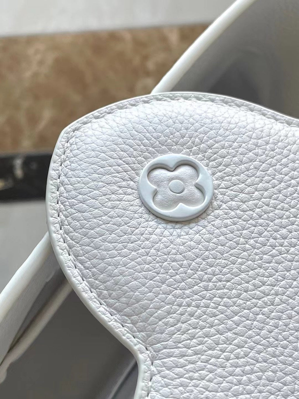 CAPUCINES EST-OUEST BB 27 EN TAURILLON BLANC