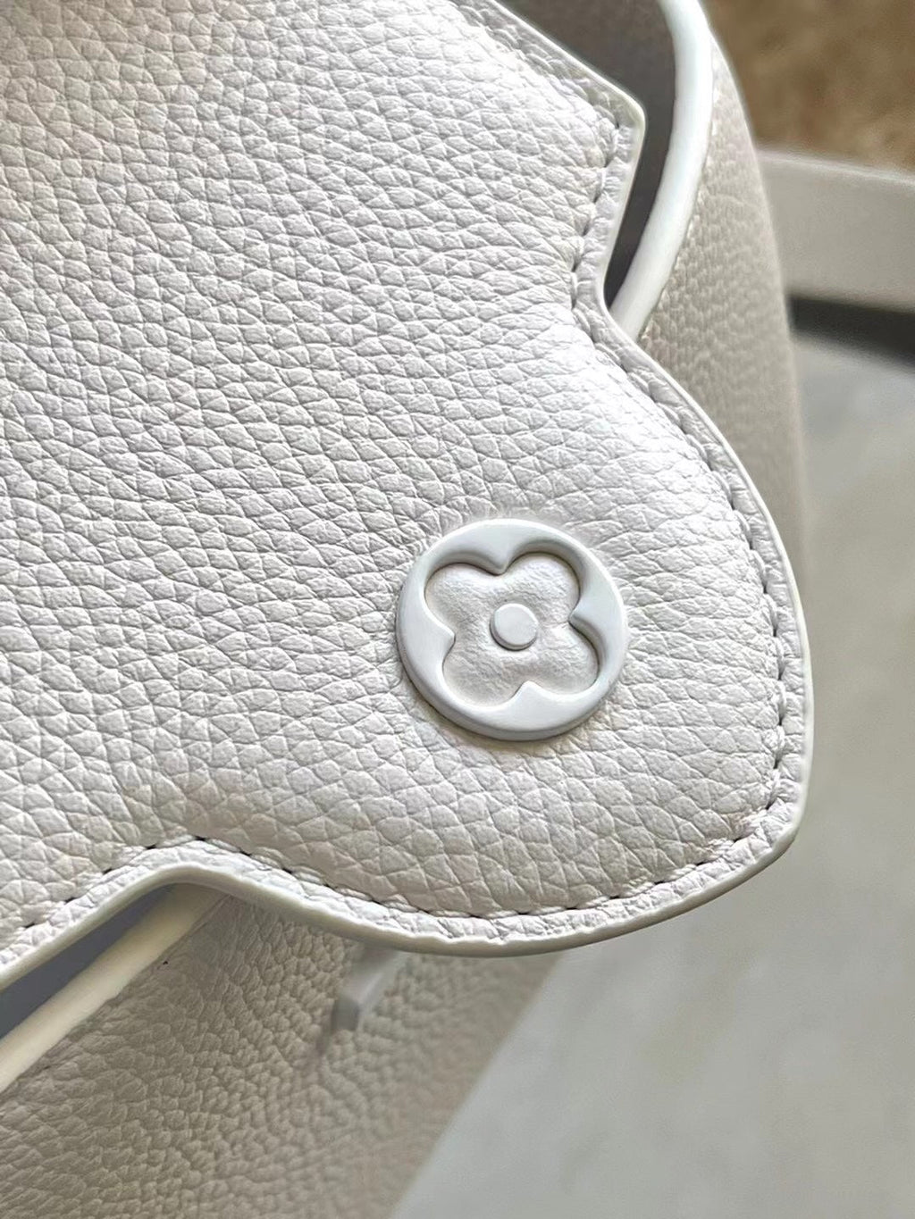 CAPUCINES EST-OUEST MINI 21 EN TAURILLON BLANC