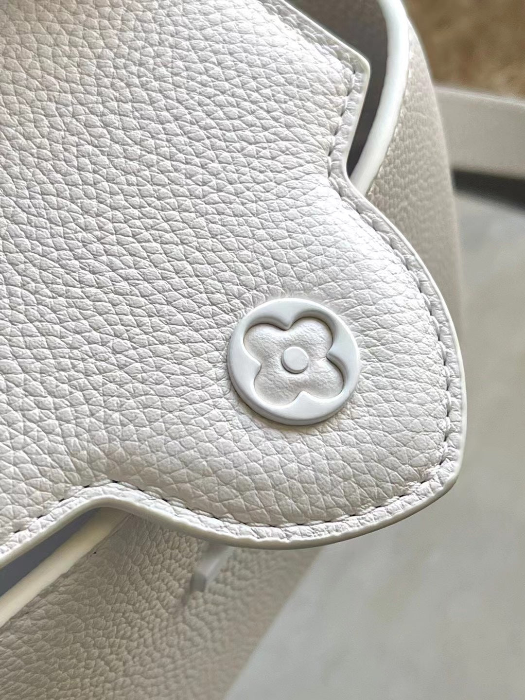 CAPUCINES EST-OUEST MINI 21 EN TAURILLON BLANC