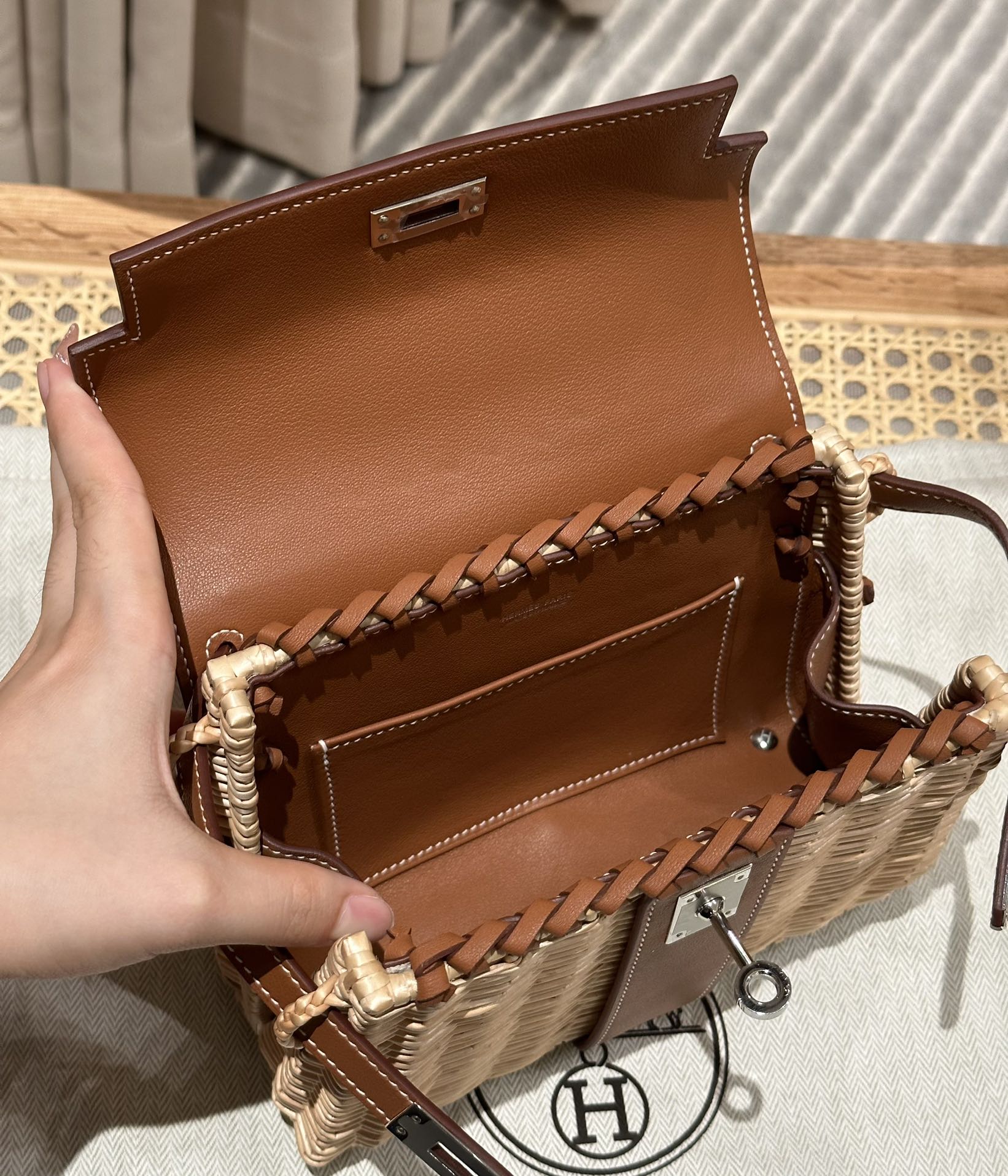 HM KELLY 20 PICNIC GOLD BAMBOO AND RATTAN