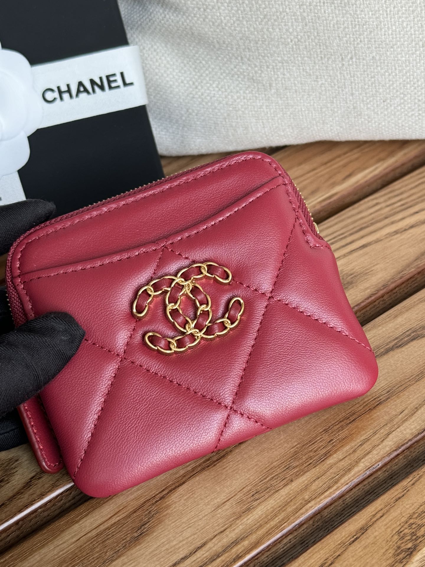 PORTE-MONNAIE ZIPPÉ CC 19 11 CM CUIR D'AGNEAU BORDEAUX QUINCAILLERIE DORÉE