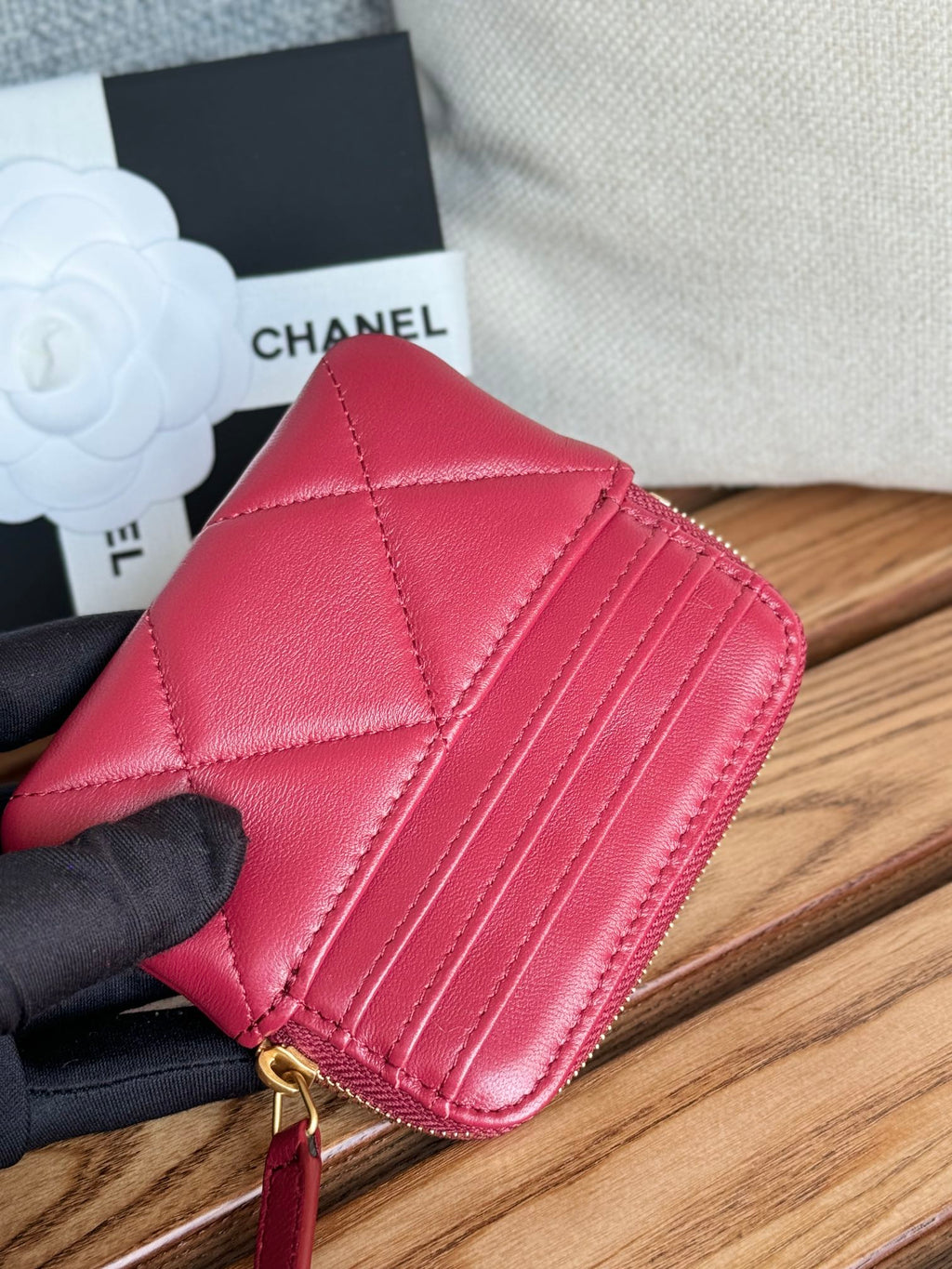 PORTE-MONNAIE ZIPPÉ CC 19 11 CM CUIR D'AGNEAU BORDEAUX QUINCAILLERIE DORÉE