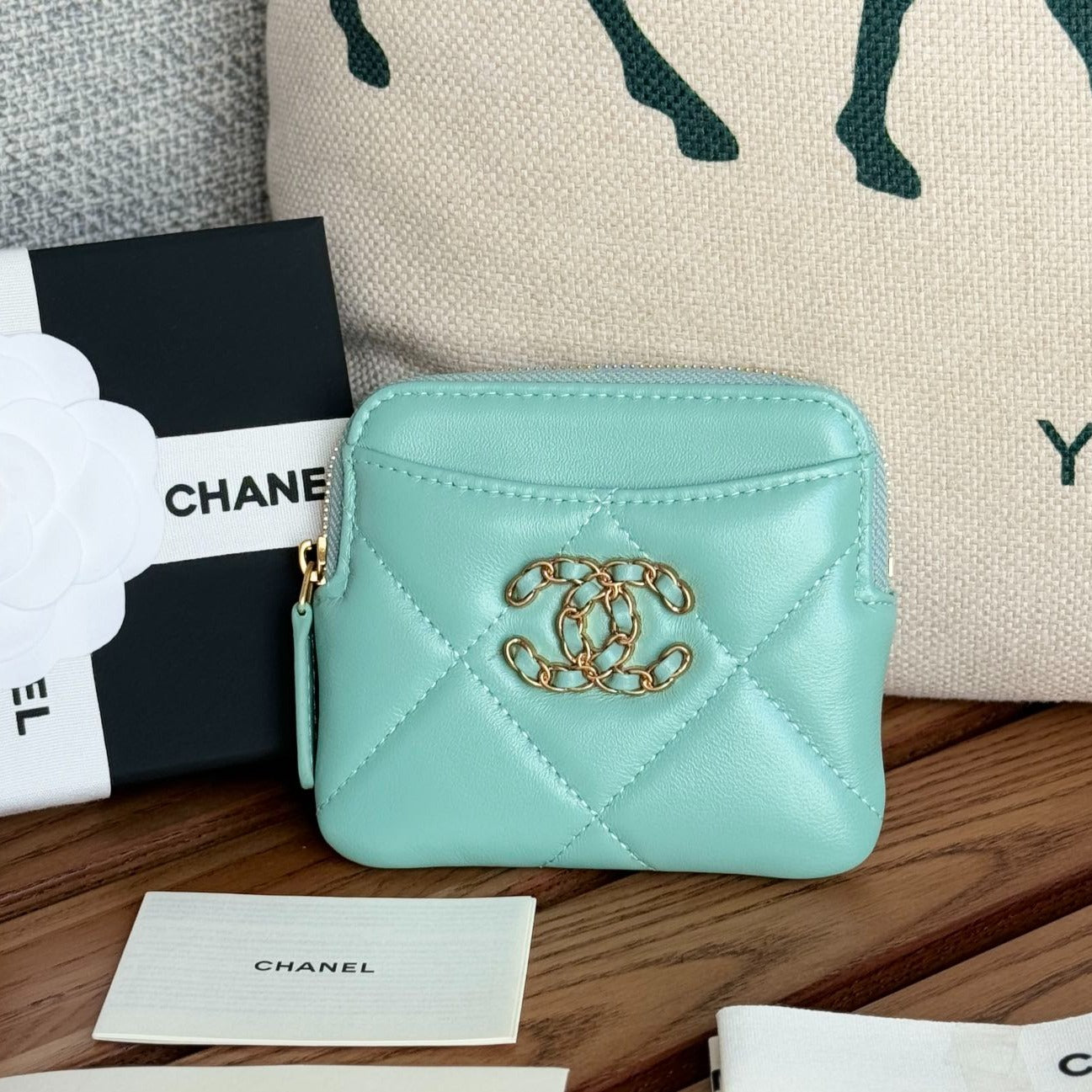 PORTE-MONNAIE ZIPPÉ CC 19 11 CM CUIR D'AGNEAU BLEU TURQUOISE QUINCAILLERIE DORÉE