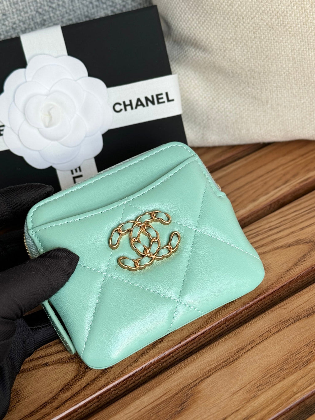 PORTE-MONNAIE ZIPPÉ CC 19 11 CM CUIR D'AGNEAU BLEU TURQUOISE QUINCAILLERIE DORÉE