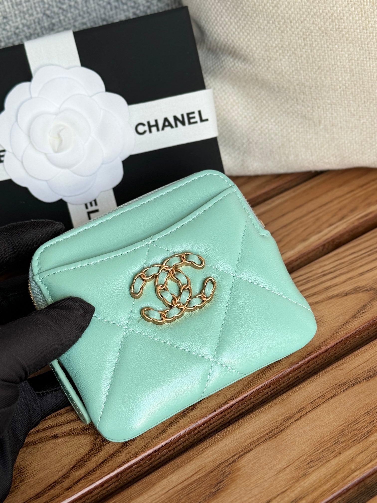 PORTE-MONNAIE ZIPPÉ CC 19 11 CM CUIR D'AGNEAU BLEU TURQUOISE QUINCAILLERIE DORÉE