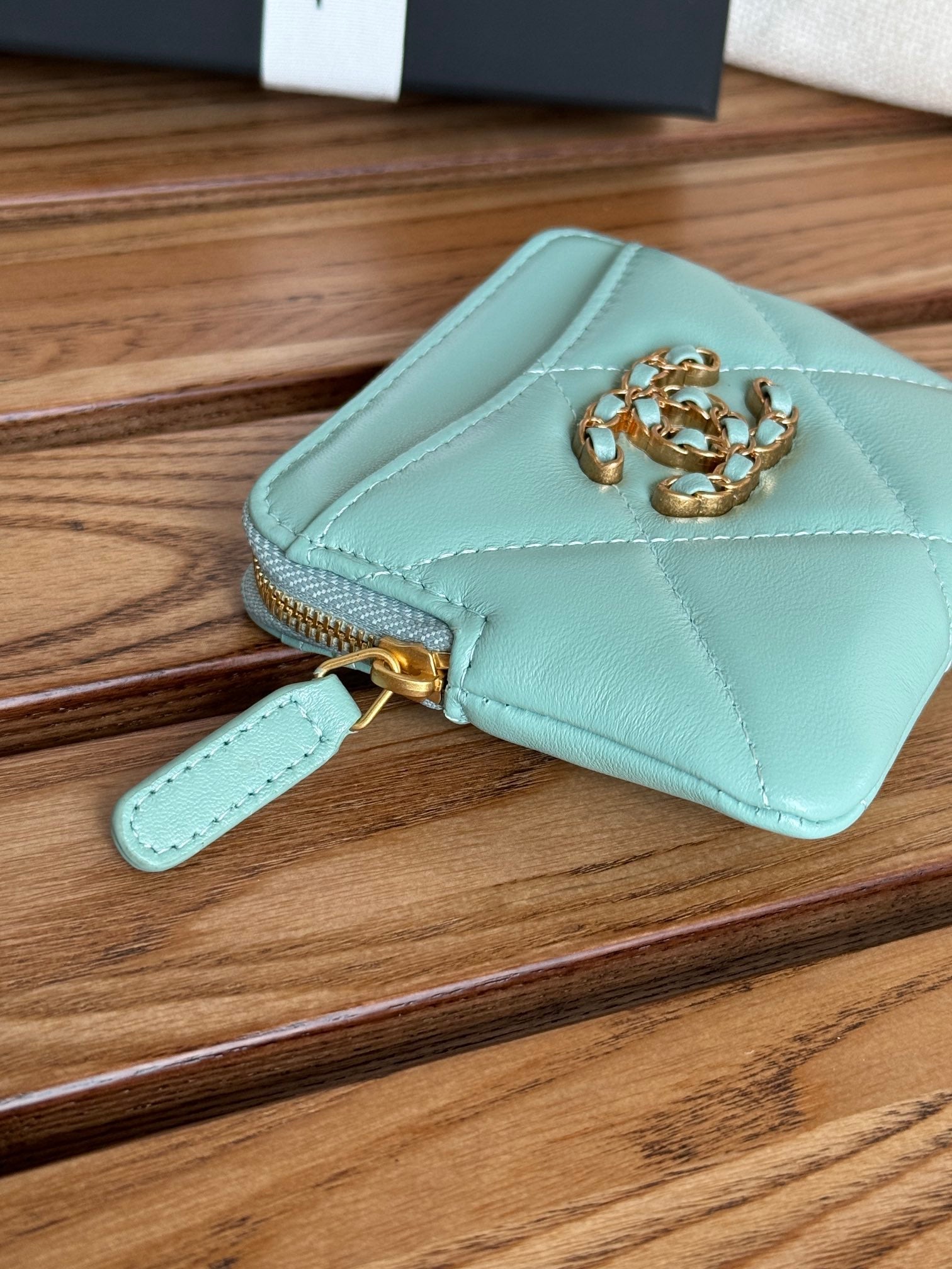 PORTE-MONNAIE ZIPPÉ CC 19 11 CM CUIR D'AGNEAU BLEU TURQUOISE QUINCAILLERIE DORÉE