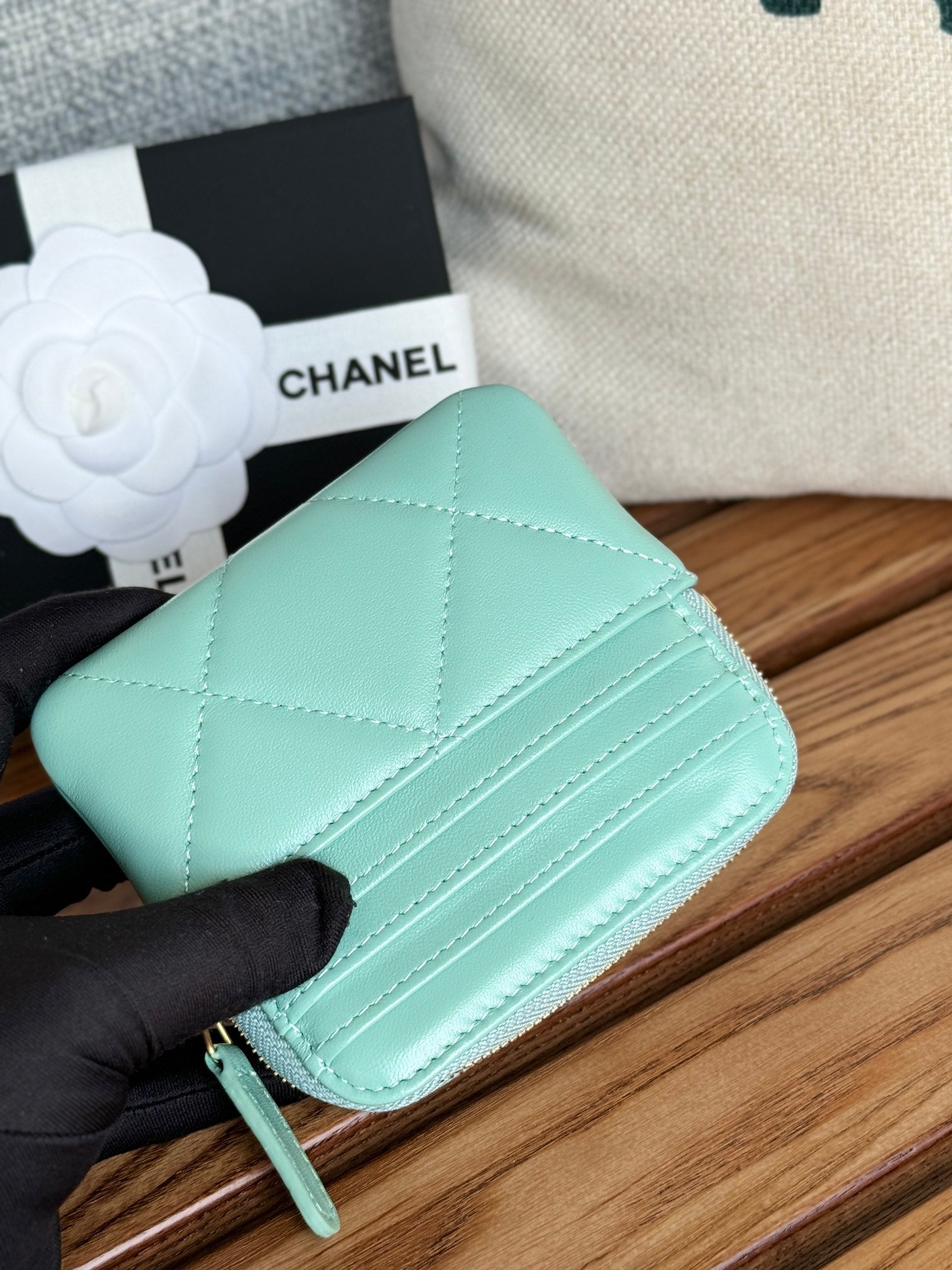PORTE-MONNAIE ZIPPÉ CC 19 11 CM CUIR D'AGNEAU BLEU TURQUOISE QUINCAILLERIE DORÉE