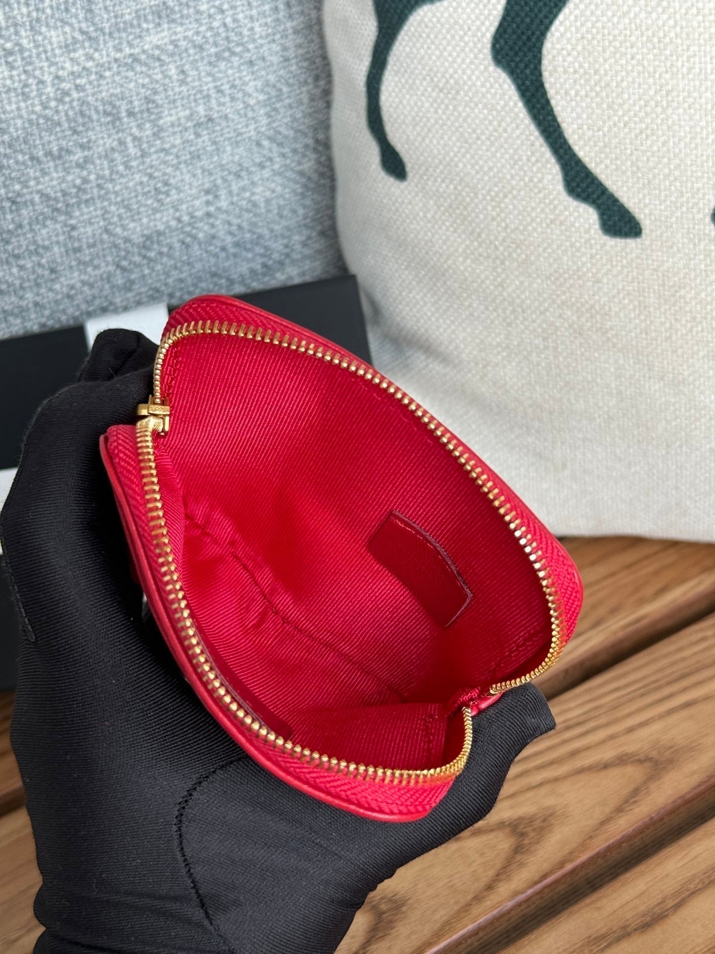 CC 19 ZIPPED COIN PURSE 11CM BLACK LAMBSKIN GOLD HARDWARE
