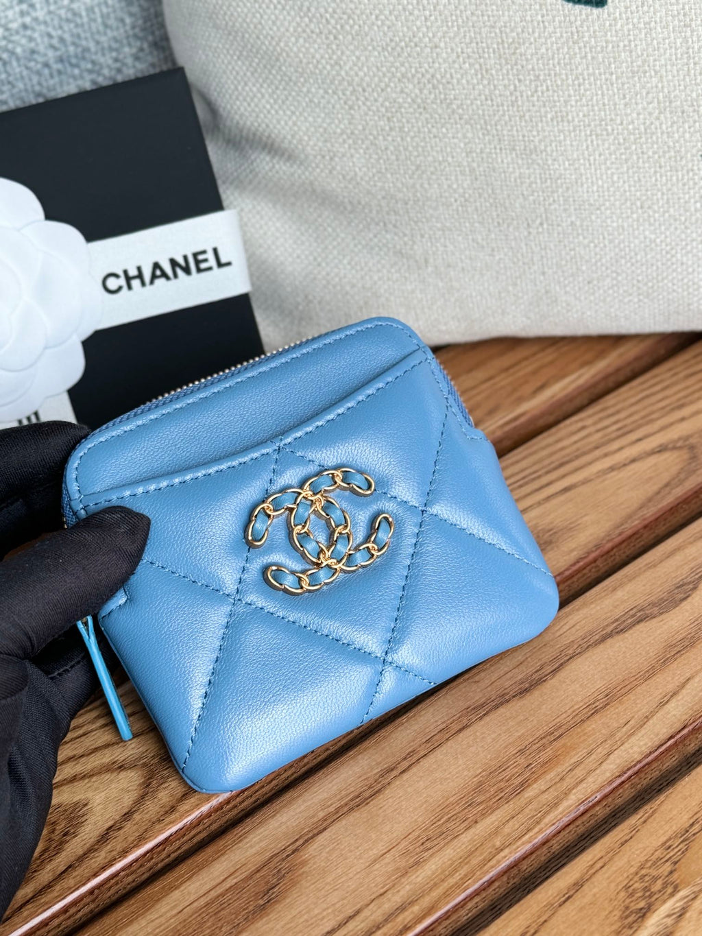 PORTE-MONNAIE ZIPPÉ CC 19 11 CM CUIR D'AGNEAU BLEU QUINCAILLERIE DORÉE