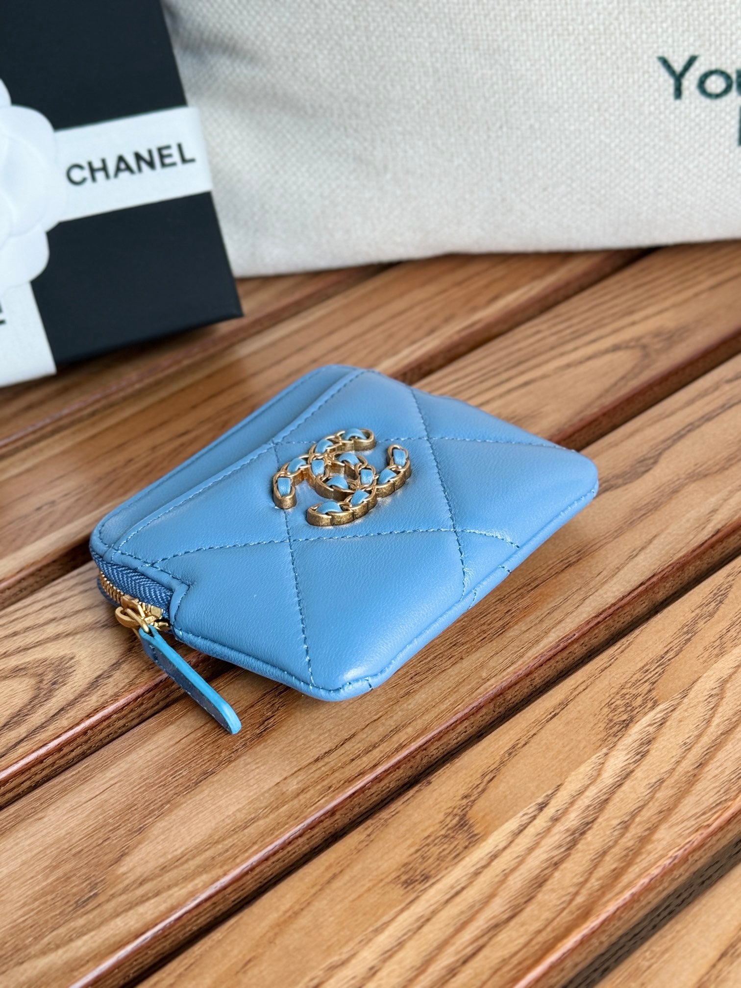 PORTE-MONNAIE ZIPPÉ CC 19 11 CM CUIR D'AGNEAU BLEU QUINCAILLERIE DORÉE