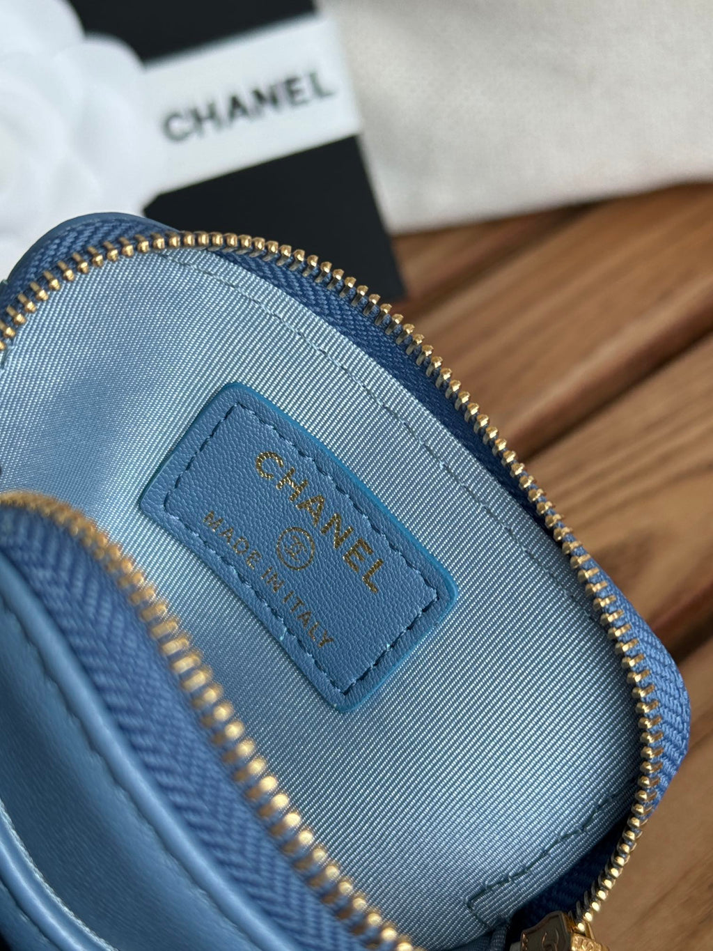 PORTE-MONNAIE ZIPPÉ CC 19 11 CM CUIR D'AGNEAU BLEU QUINCAILLERIE DORÉE