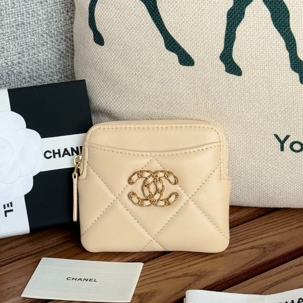 CC 19 ZIPPED COIN PURSE 11CM CREAM LAMBSKIN GOLD HARDWARE