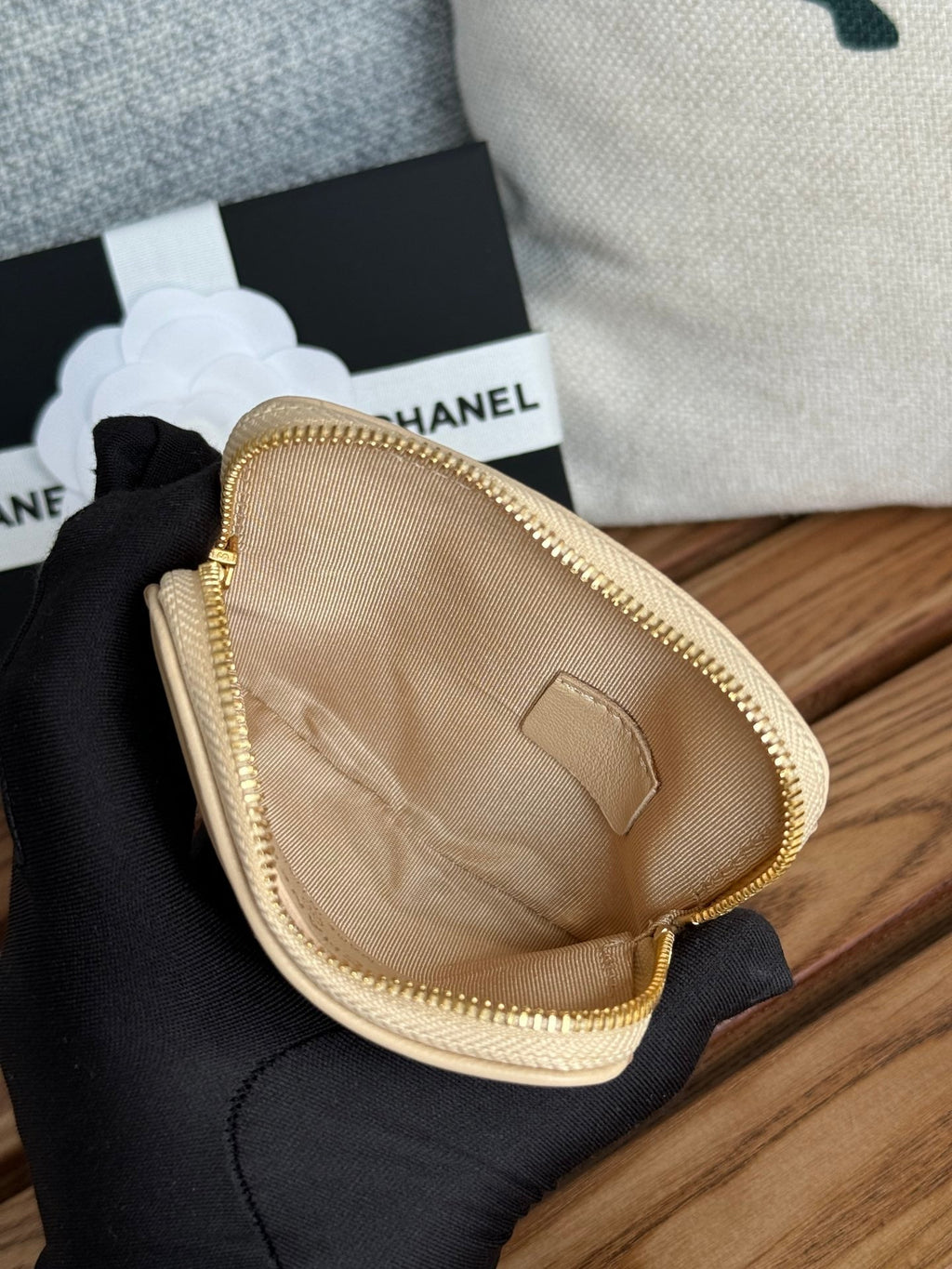 CC 19 ZIPPED COIN PURSE 11CM CREAM LAMBSKIN GOLD HARDWARE