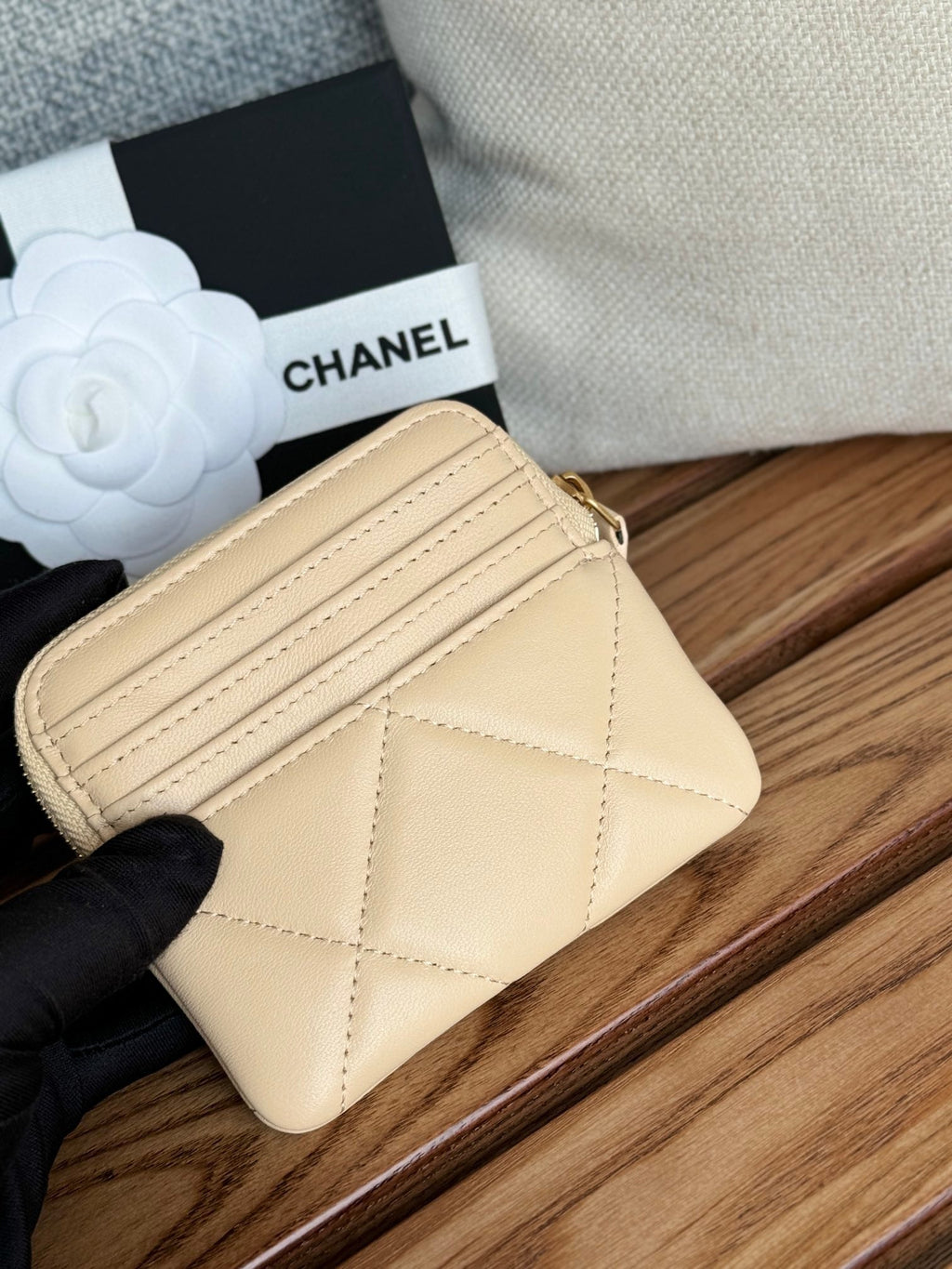 CC 19 ZIPPED COIN PURSE 11CM CREAM LAMBSKIN GOLD HARDWARE