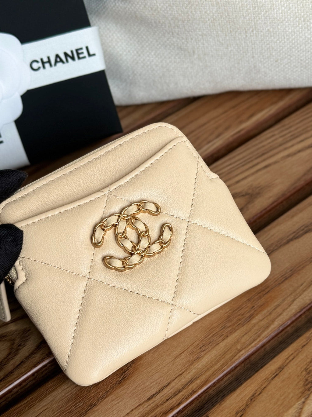 CC 19 ZIPPED COIN PURSE 11CM CREAM LAMBSKIN GOLD HARDWARE