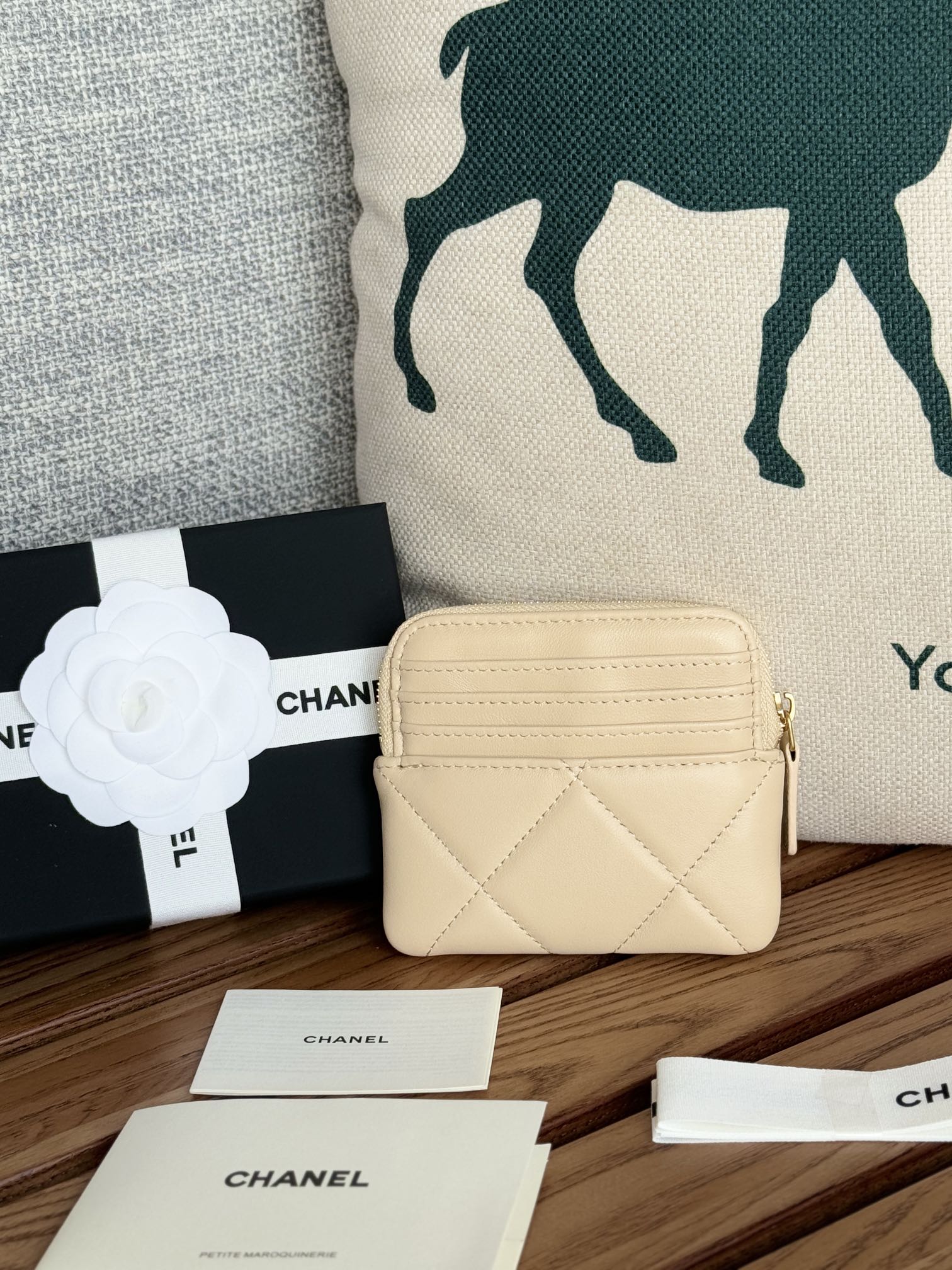 CC 19 ZIPPED COIN PURSE 11CM CREAM LAMBSKIN GOLD HARDWARE