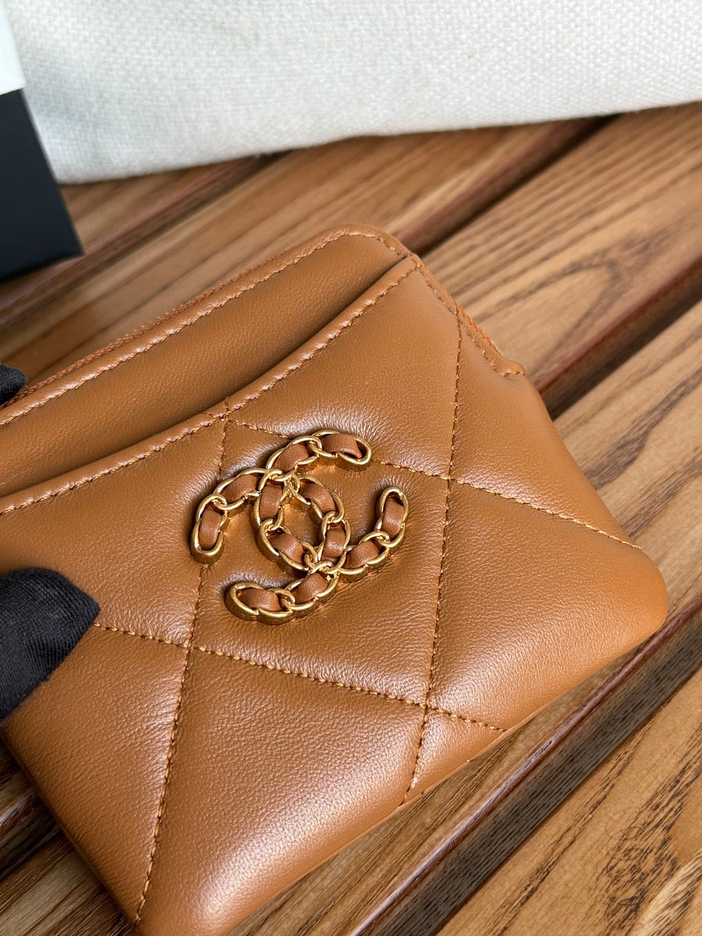 PORTE-MONNAIE ZIPPÉ CC 19 11 CM CUIR D'AGNEAU MARRON QUINCAILLERIE DORÉ