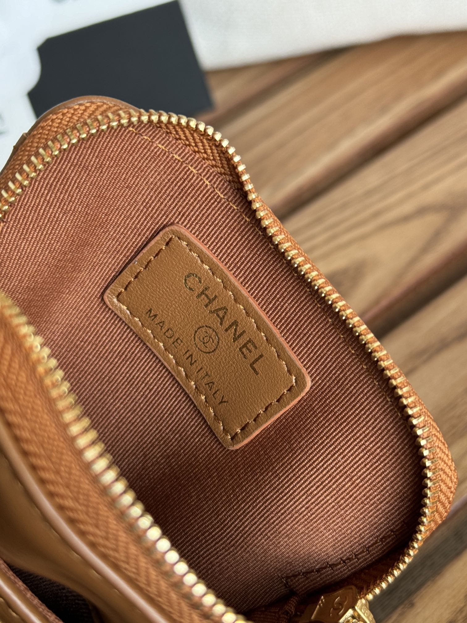 PORTE-MONNAIE ZIPPÉ CC 19 11 CM CUIR D'AGNEAU MARRON QUINCAILLERIE DORÉ