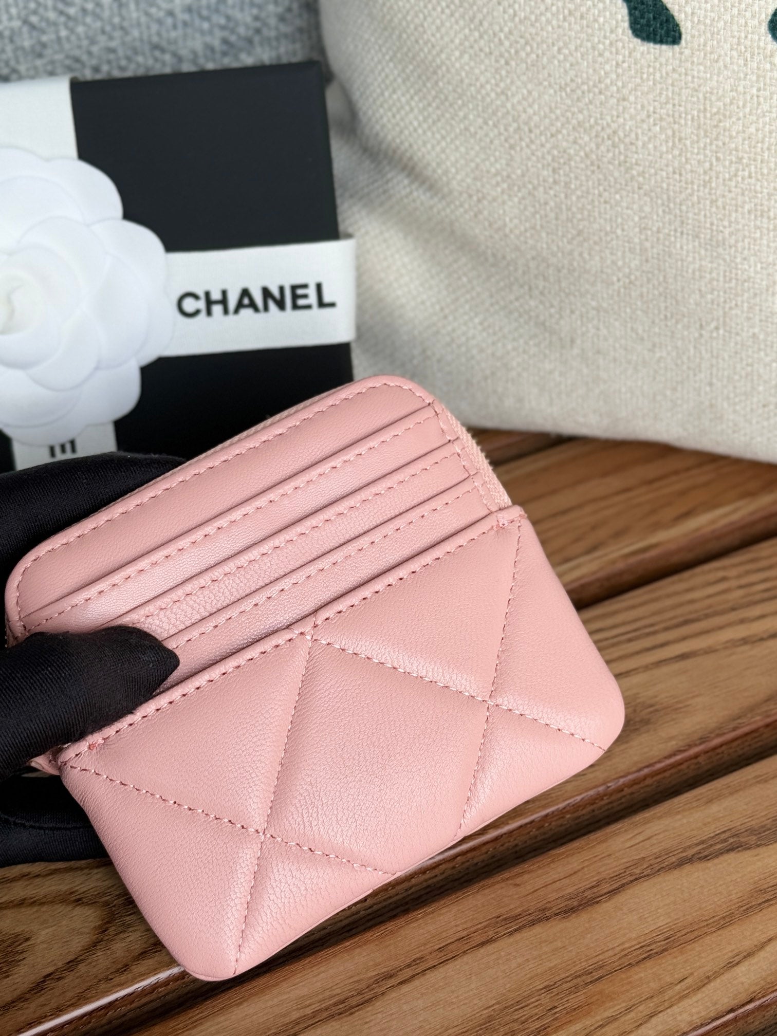 PORTE-MONNAIE ZIPPÉ CC 19 11 CM CUIR D'AGNEAU ROSE QUINCAILLERIE DORÉE