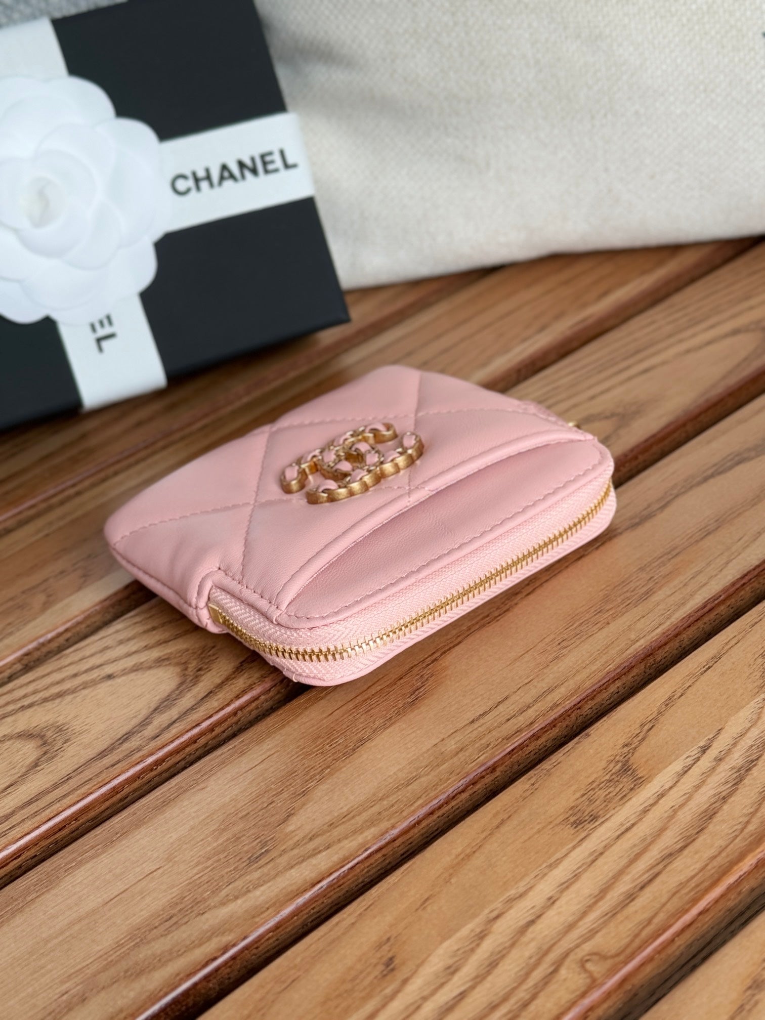 PORTE-MONNAIE ZIPPÉ CC 19 11 CM CUIR D'AGNEAU ROSE QUINCAILLERIE DORÉE