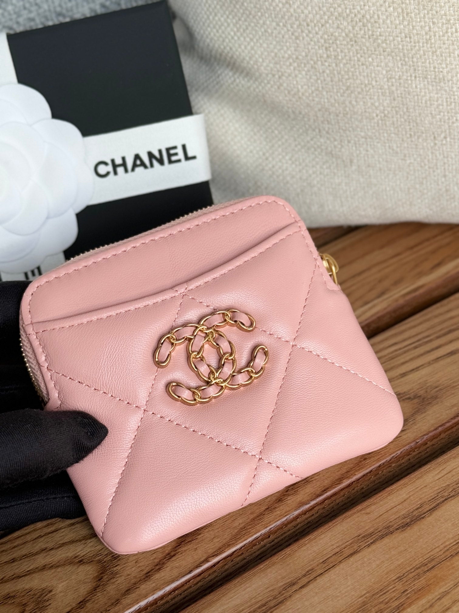 PORTE-MONNAIE ZIPPÉ CC 19 11 CM CUIR D'AGNEAU ROSE QUINCAILLERIE DORÉE