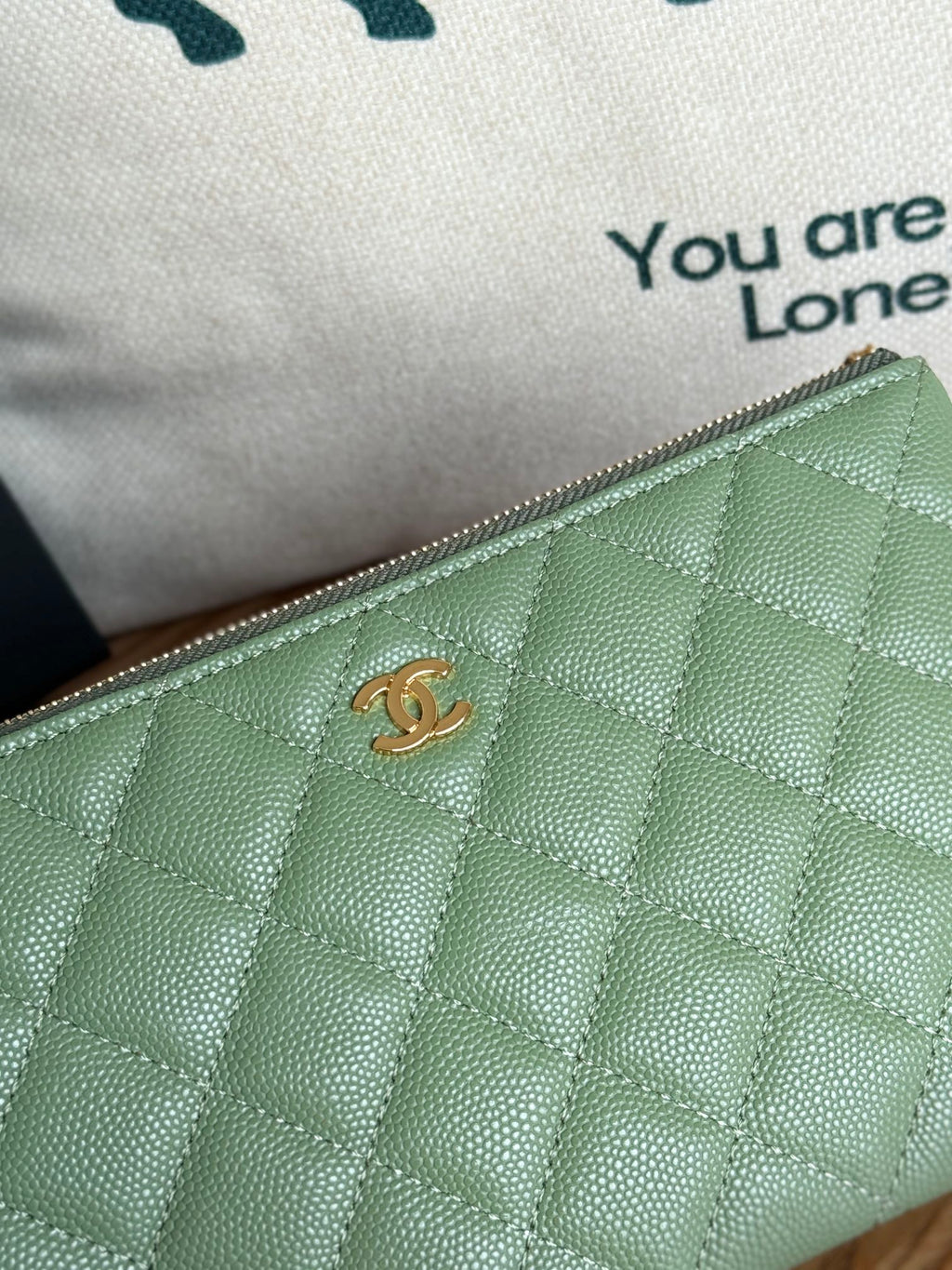 CC ZIPPED WALLET 20CM GREEN QUILTED CAVIAR GOLD HARDWARE