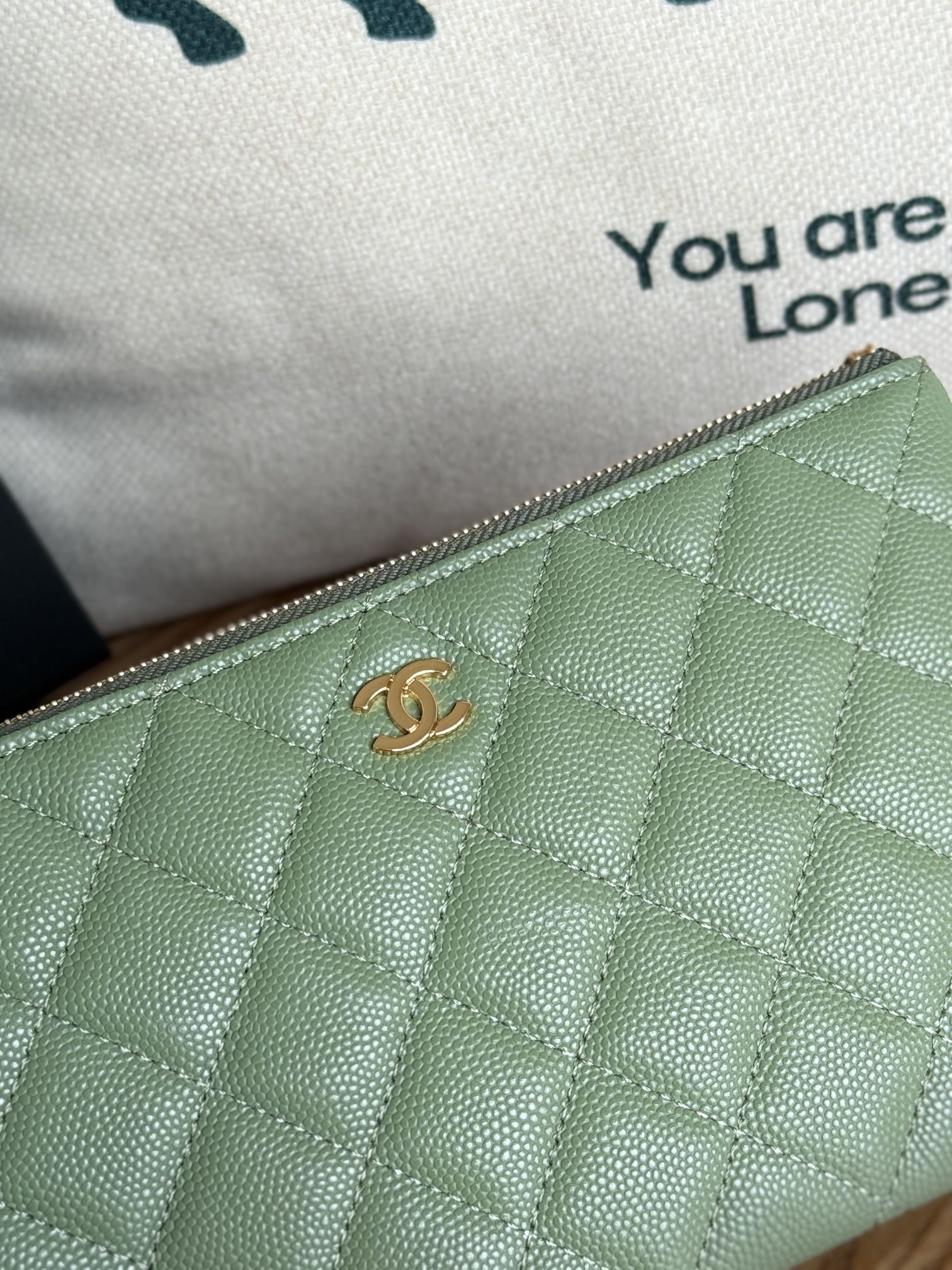 CC ZIPPED WALLET 20CM GREEN QUILTED CAVIAR GOLD HARDWARE