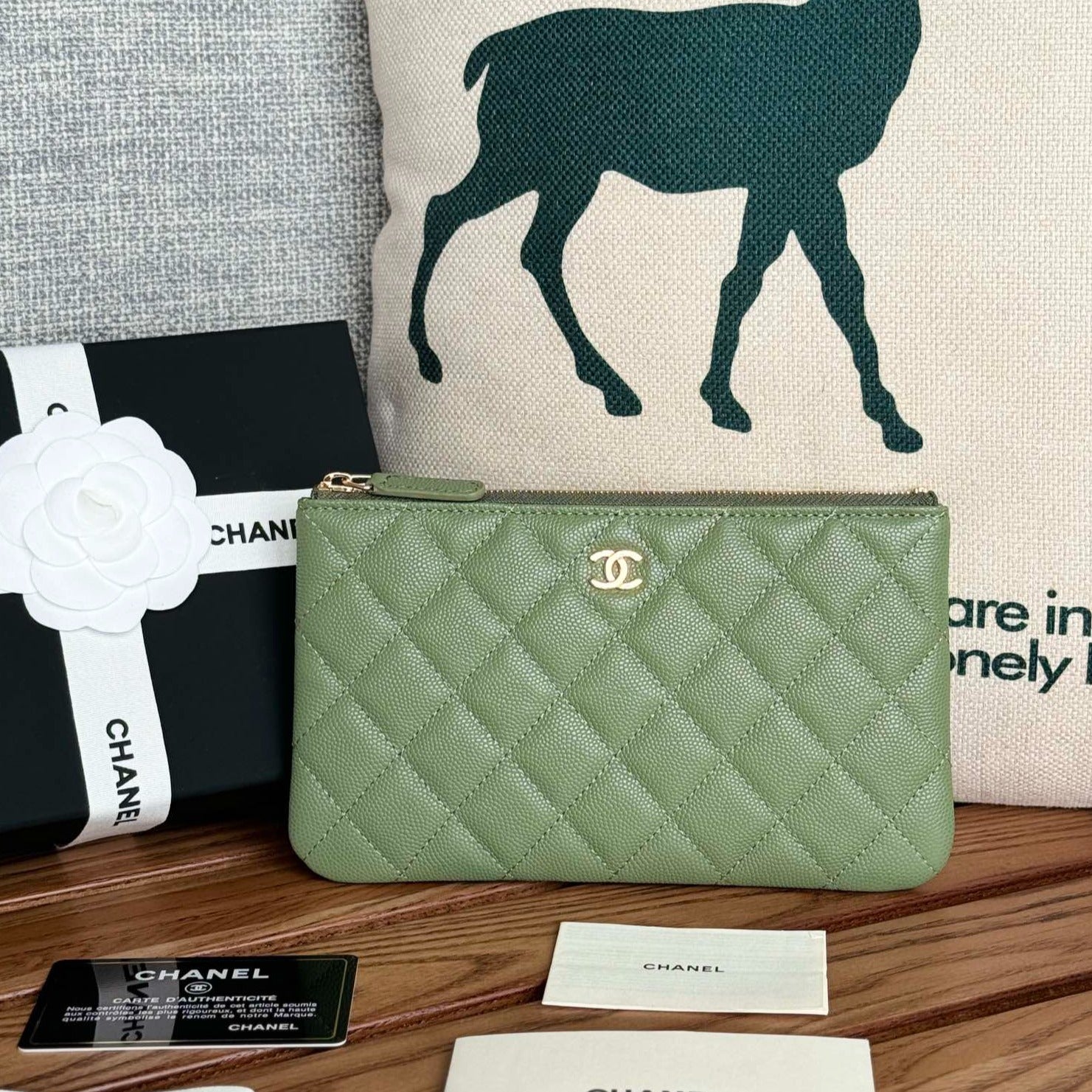 CC ZIPPED WALLET 20CM GREEN QUILTED CAVIAR GOLD HARDWARE