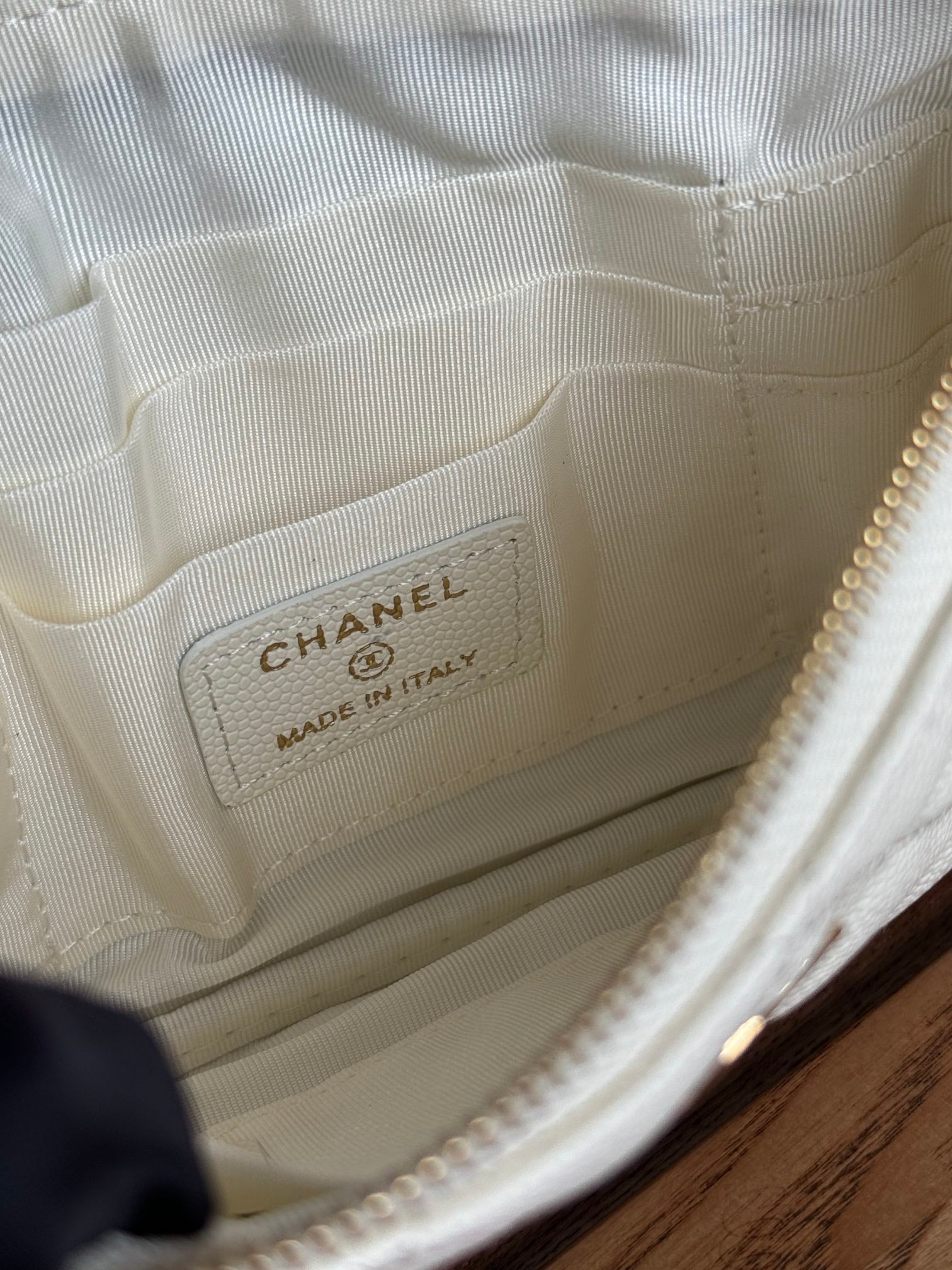 CC ZIPPED WALLET 20CM WHITE QUILTED CAVIAR GOLD HARDWARE