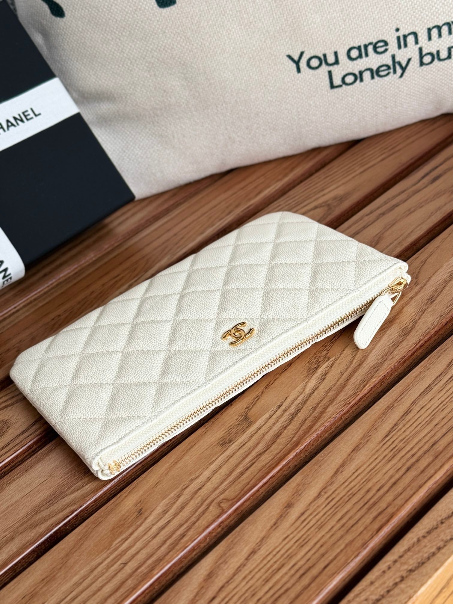 CC ZIPPED WALLET 20CM WHITE QUILTED CAVIAR GOLD HARDWARE