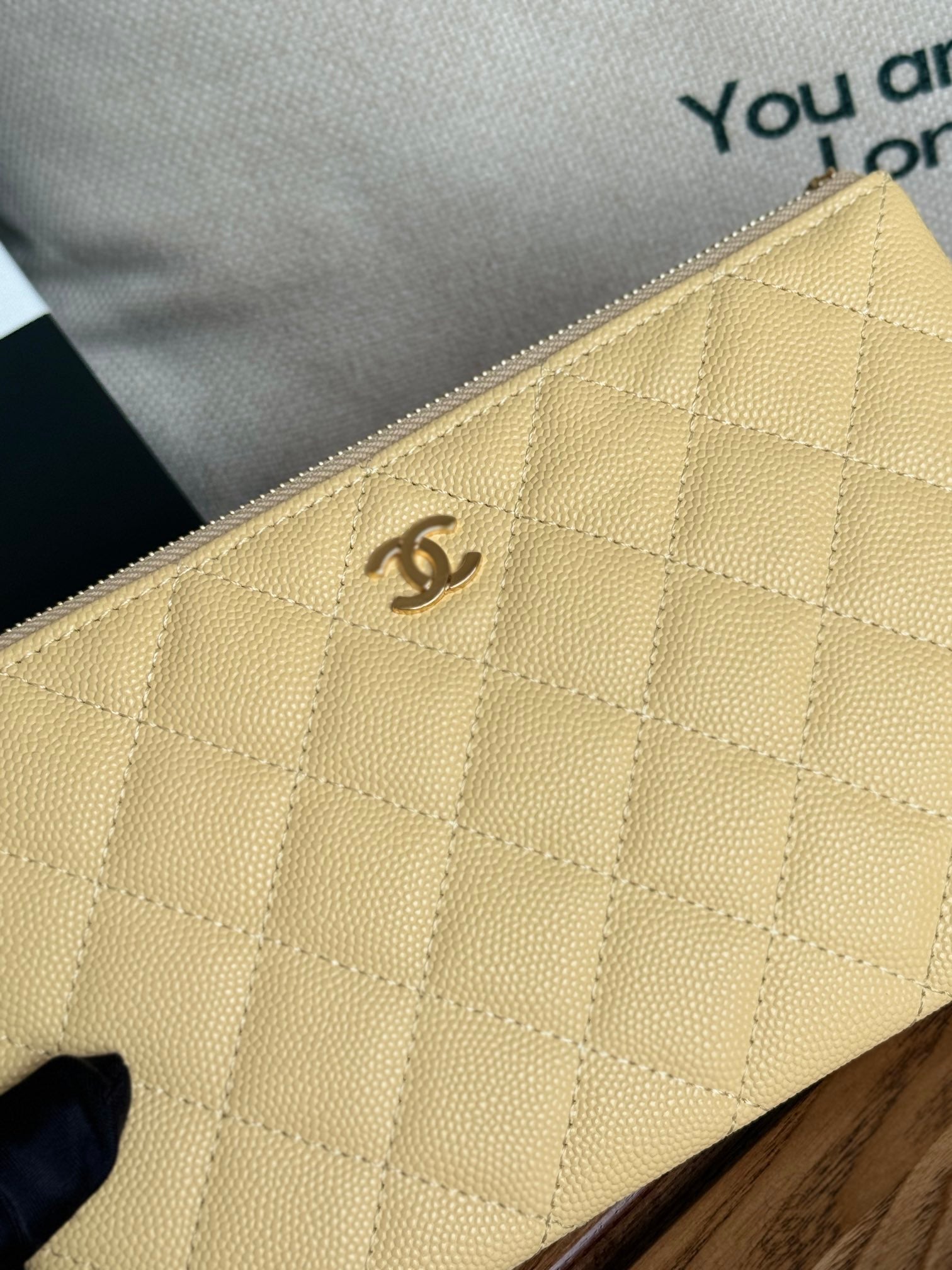 Portefeuille zippé CC 20 cm, matelassé, jaune clair, matériel doré