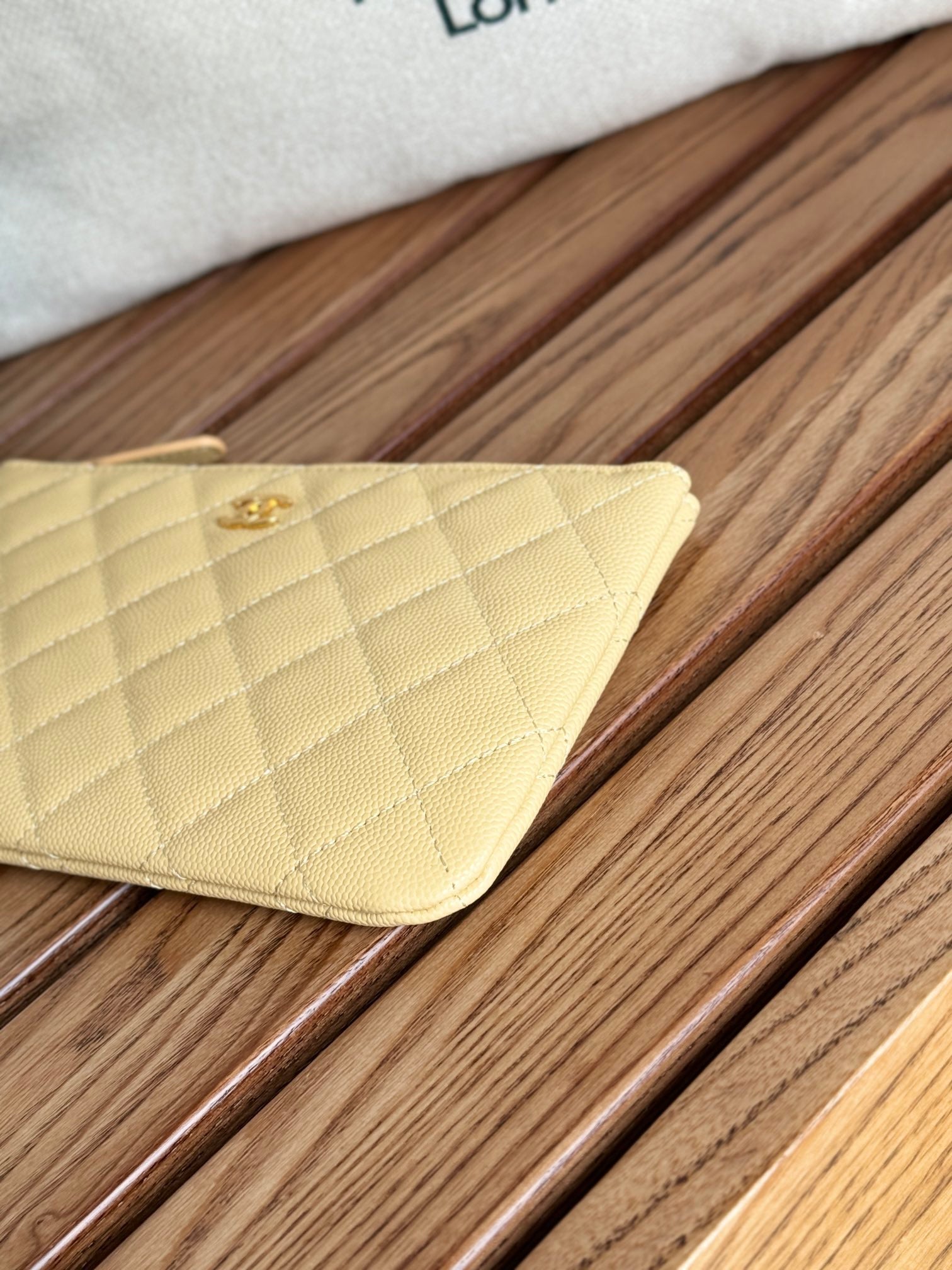 Portefeuille zippé CC 20 cm, matelassé, jaune clair, matériel doré