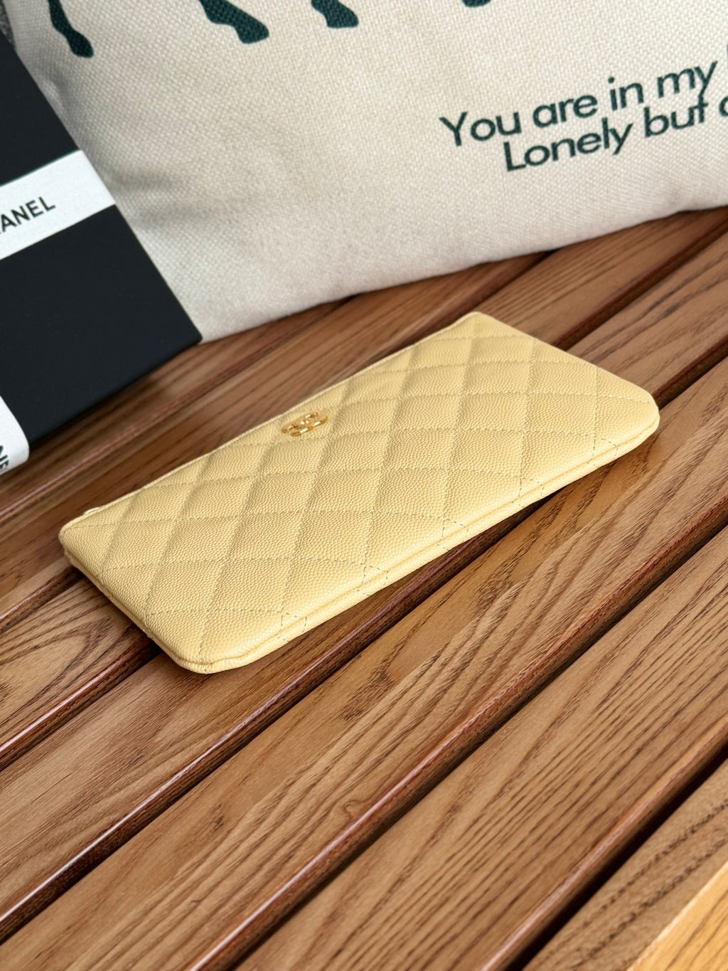 Portefeuille zippé CC 20 cm, matelassé, jaune clair, matériel doré