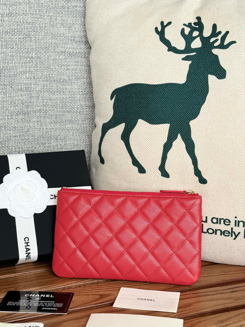 Portefeuille zippé CC 20 cm, matelassé rouge, cuir caviar, matériel doré