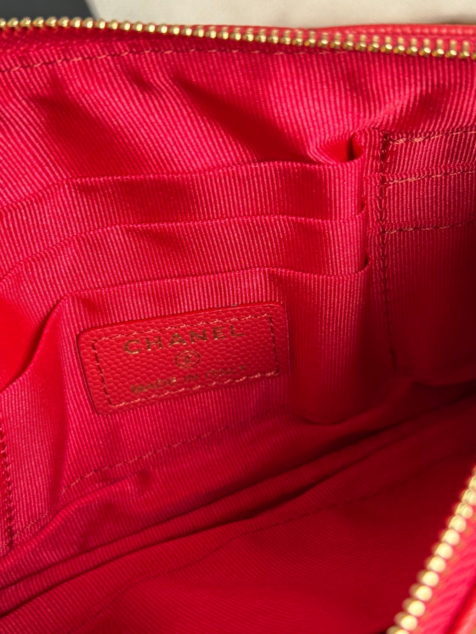 CC ZIPPED WALLET 20CM RED QUILTED CAVIAR GOLD HARDWARE